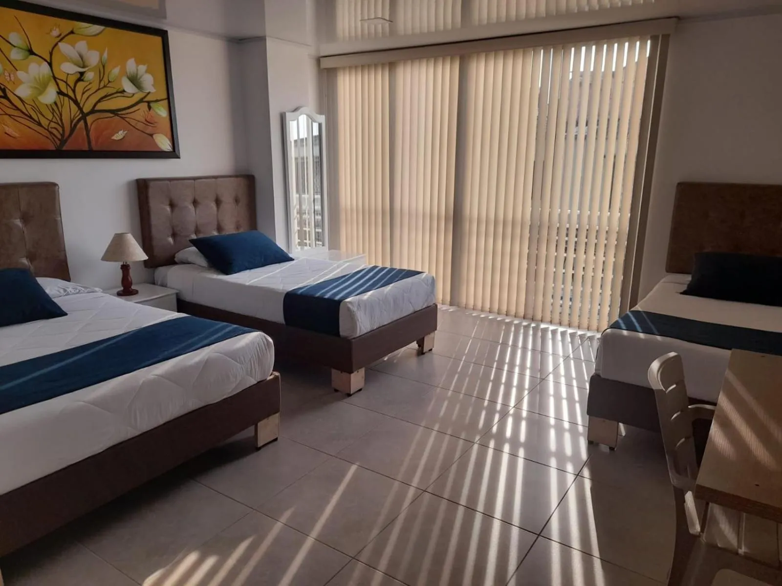 Quadruple Room with Private Bathroom in Hotel Monarka-Edificio
