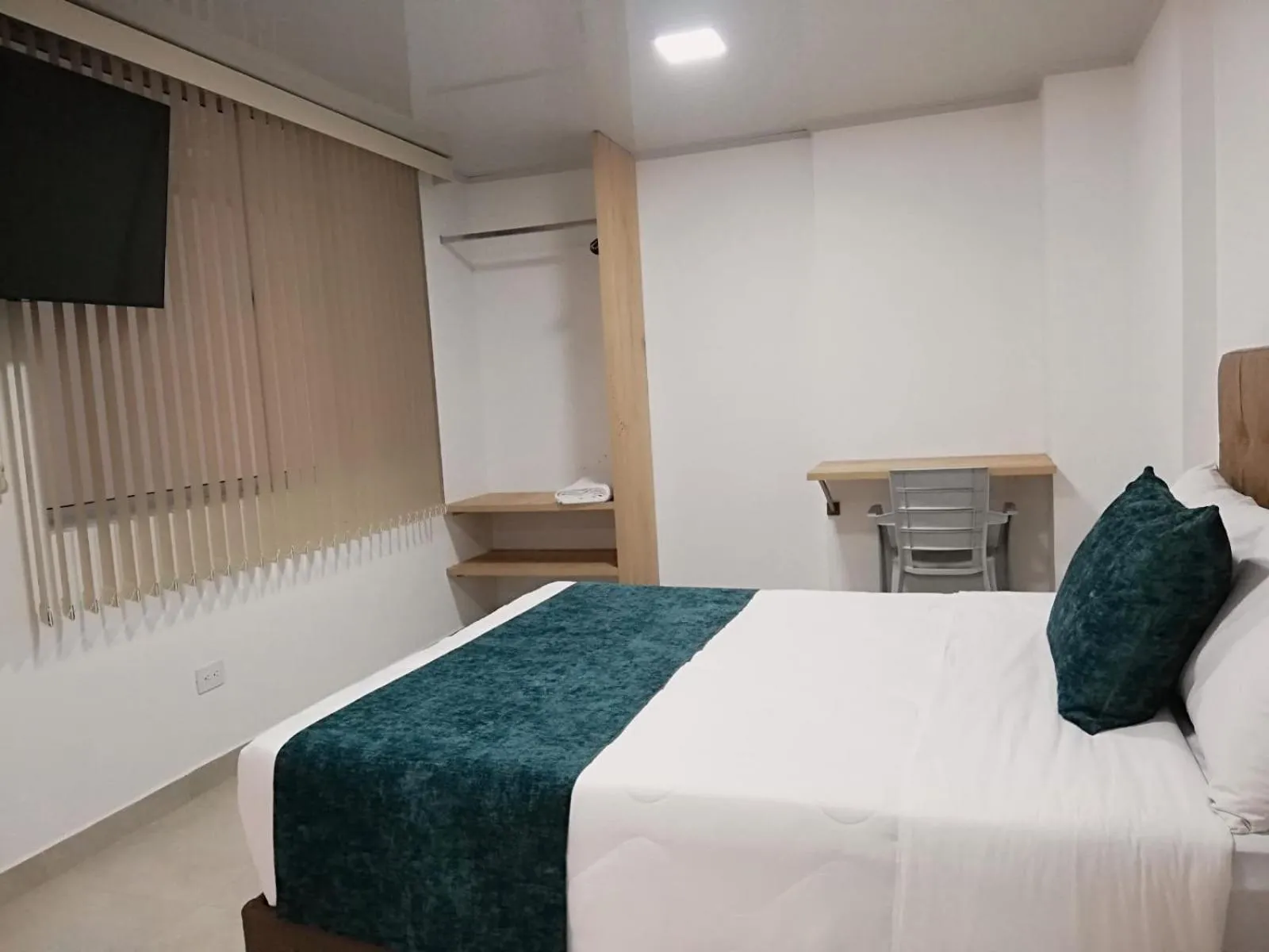 Single Room in Hotel Monarka-Edificio