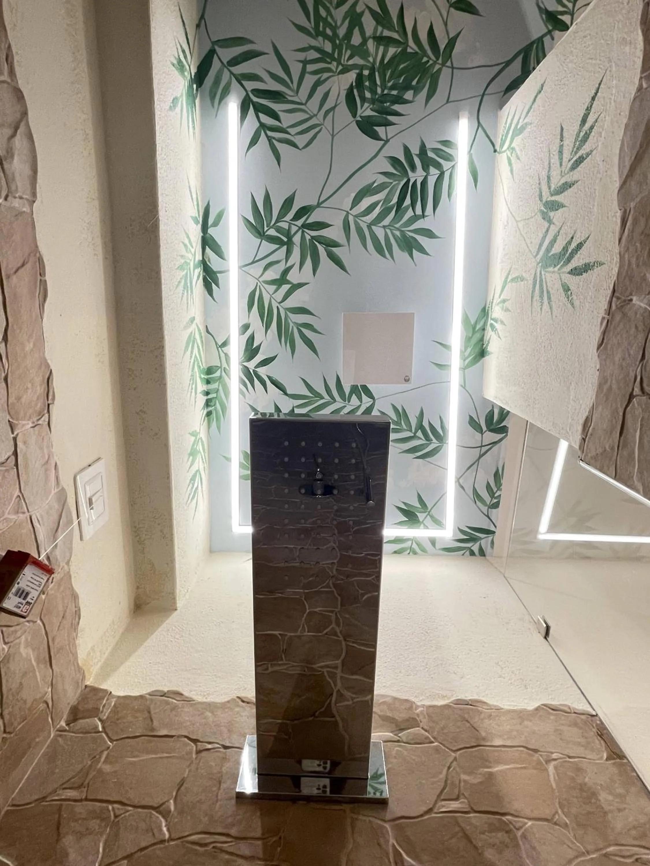 Shower in Urban jungle rooms