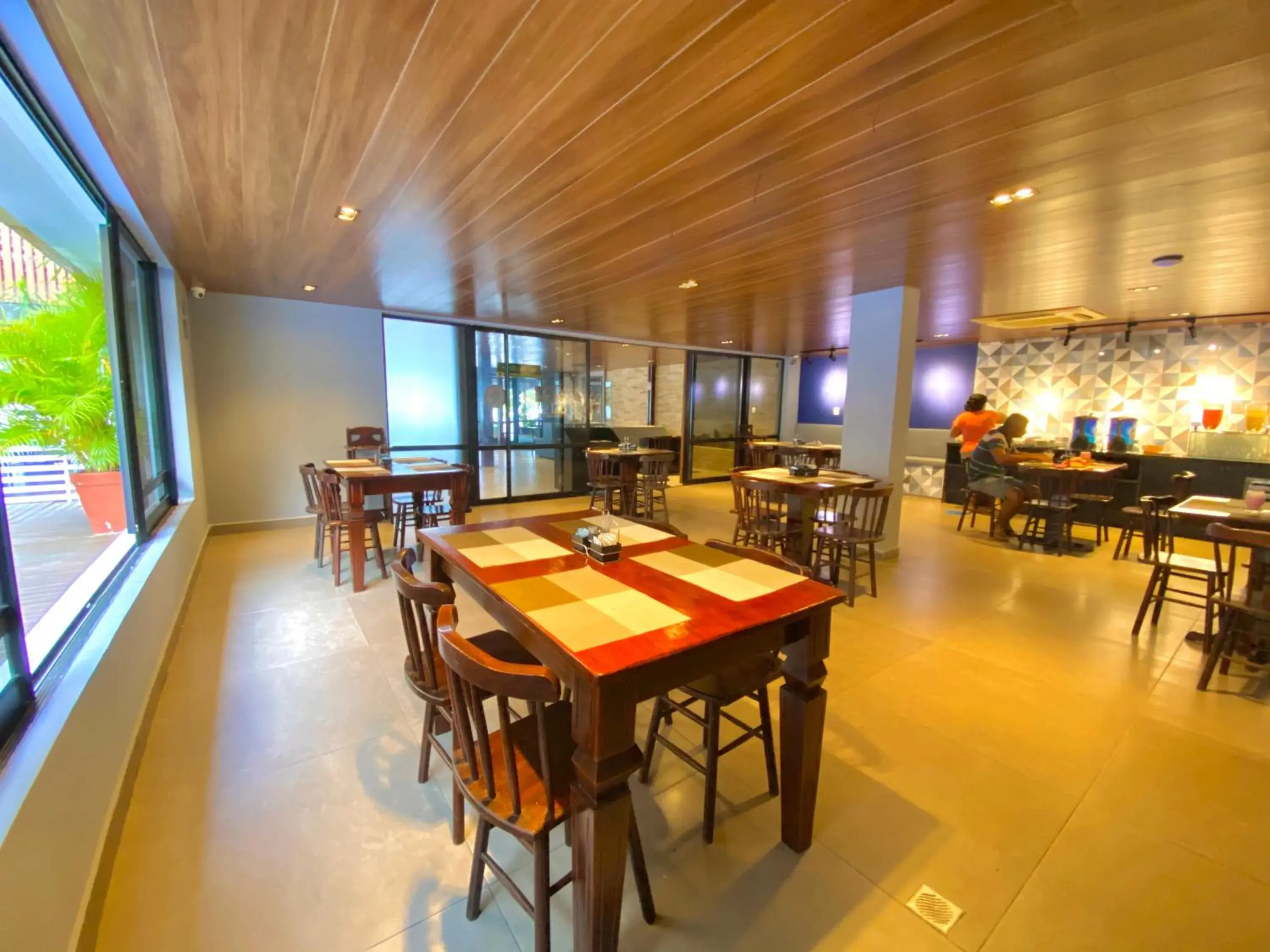 Restaurant/places to eat in Bessa Beach Hotel Restaurant/places to eat in Bessa Beach Hotel