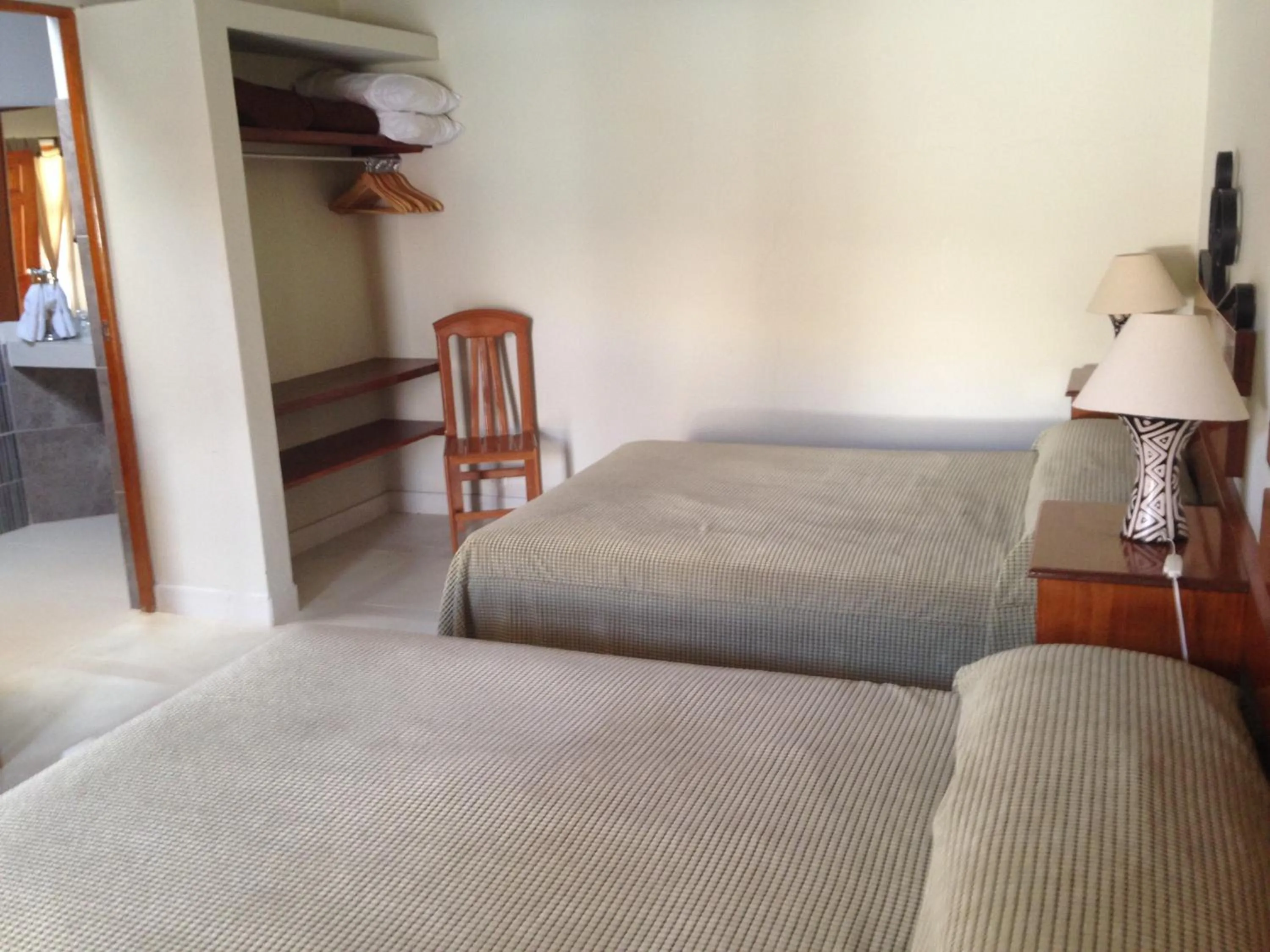 Photo of the whole room, Bed in Hosteria Suiza