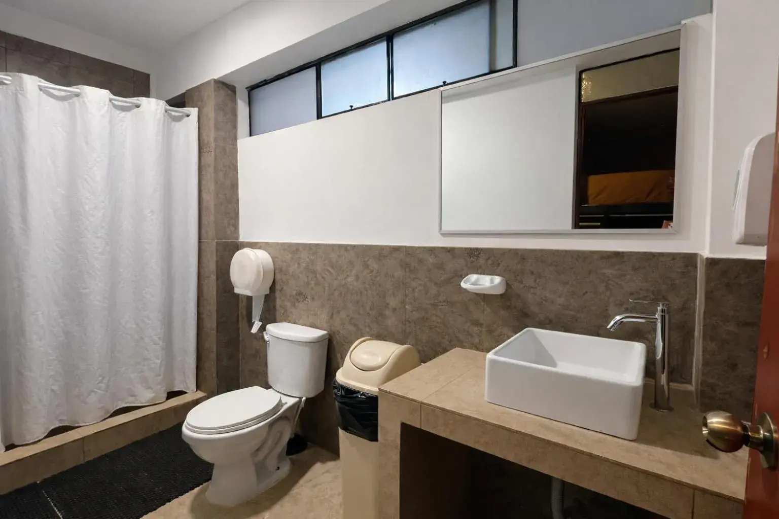 Double Room with Private Bathroom in Wild Rover Huacachina Double Room with Private Bathroom in Wild Rover Huacachina