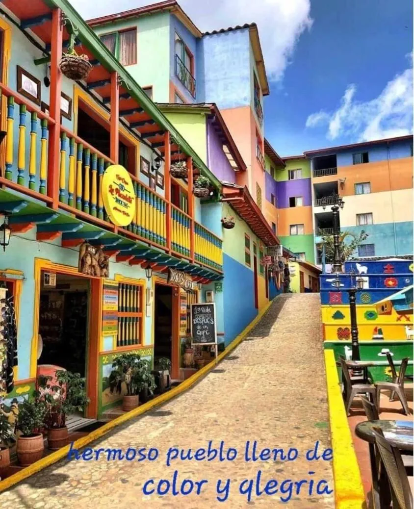 Apartamentos Avenida del malecón, frente al lago. Guatape