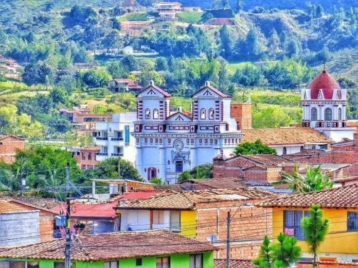 Apartamentos Avenida del malecón, frente al lago. Guatape
