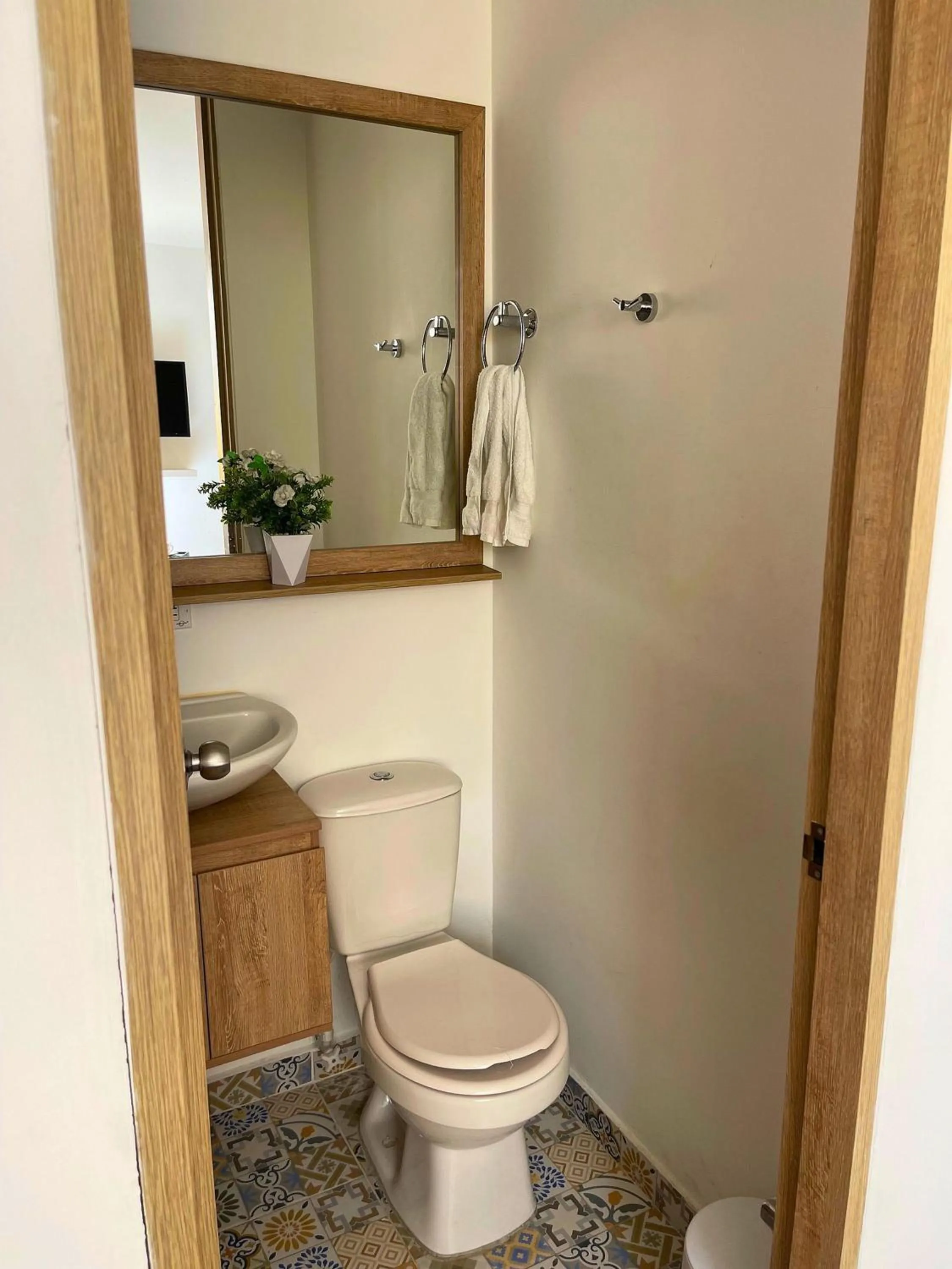 Toilet in Apartamentos Avenida del malecón, frente al lago. Guatape