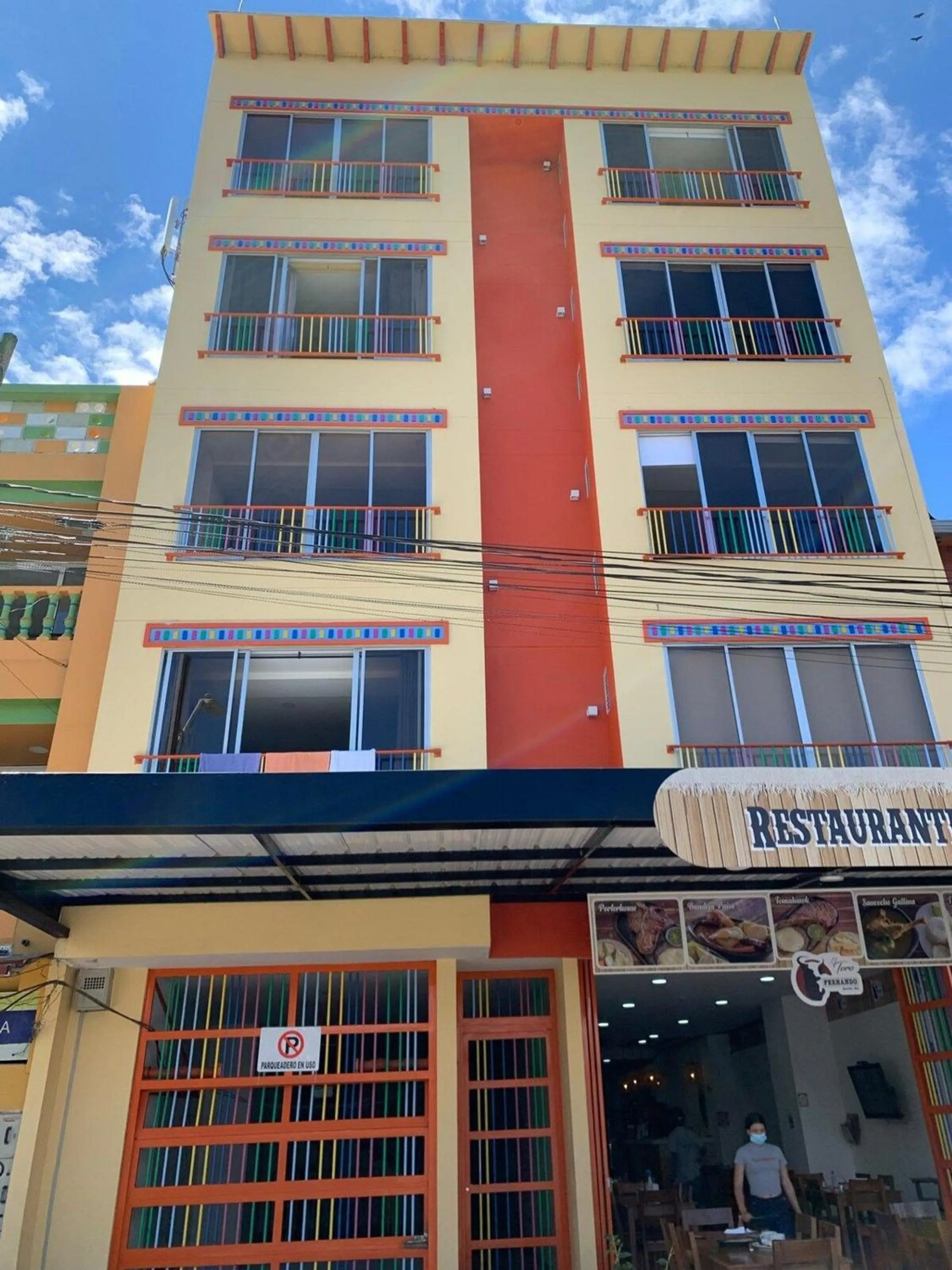 Apartamentos Avenida del malecón, frente al lago. Guatape