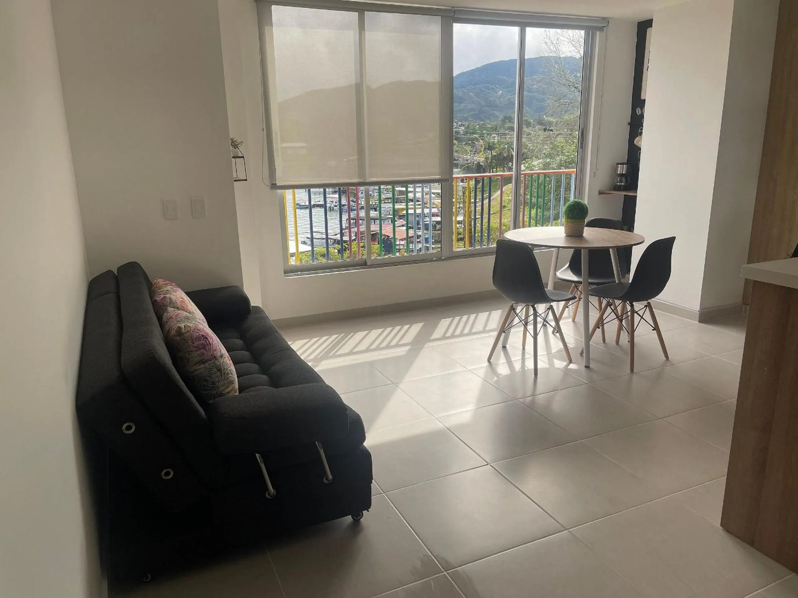 Apartamentos Avenida del malecón, frente al lago. Guatape