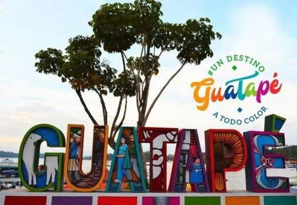 Apartamentos Avenida del malecón, frente al lago. Guatape