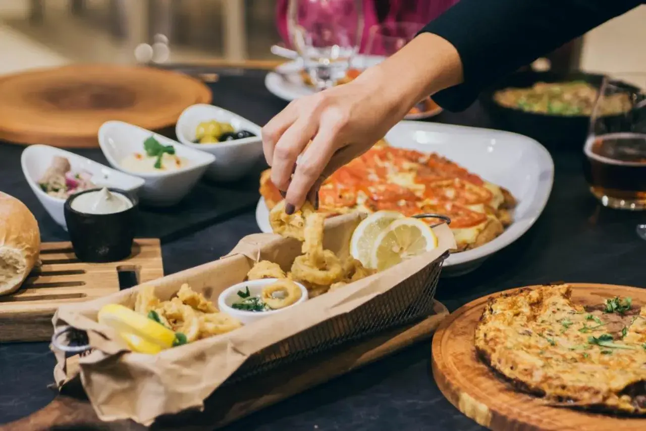 Restaurant/places to eat in Maran Suites & Towers Restaurant/places to eat in Maran Suites & Towers