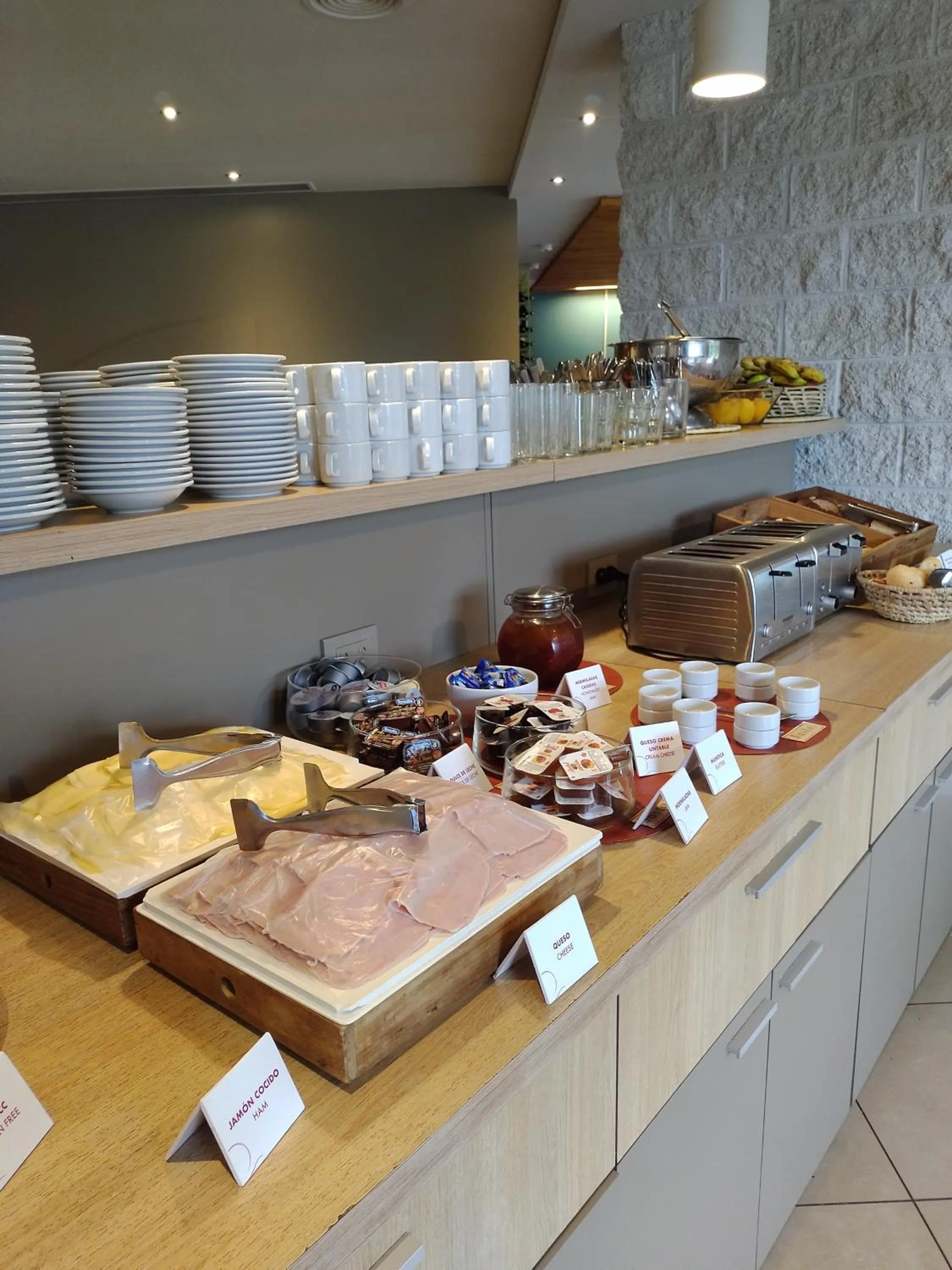 Breakfast in Maran Suites & Towers