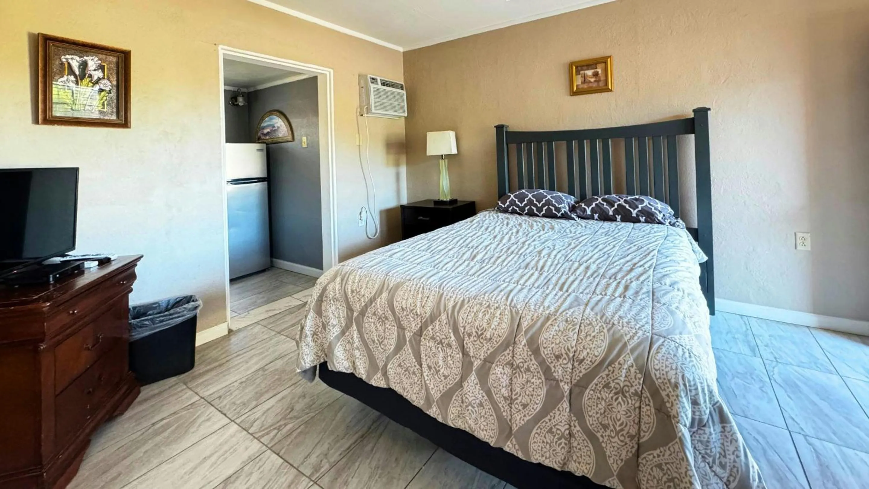 Bedroom, Bed in Copper Mountain Motel