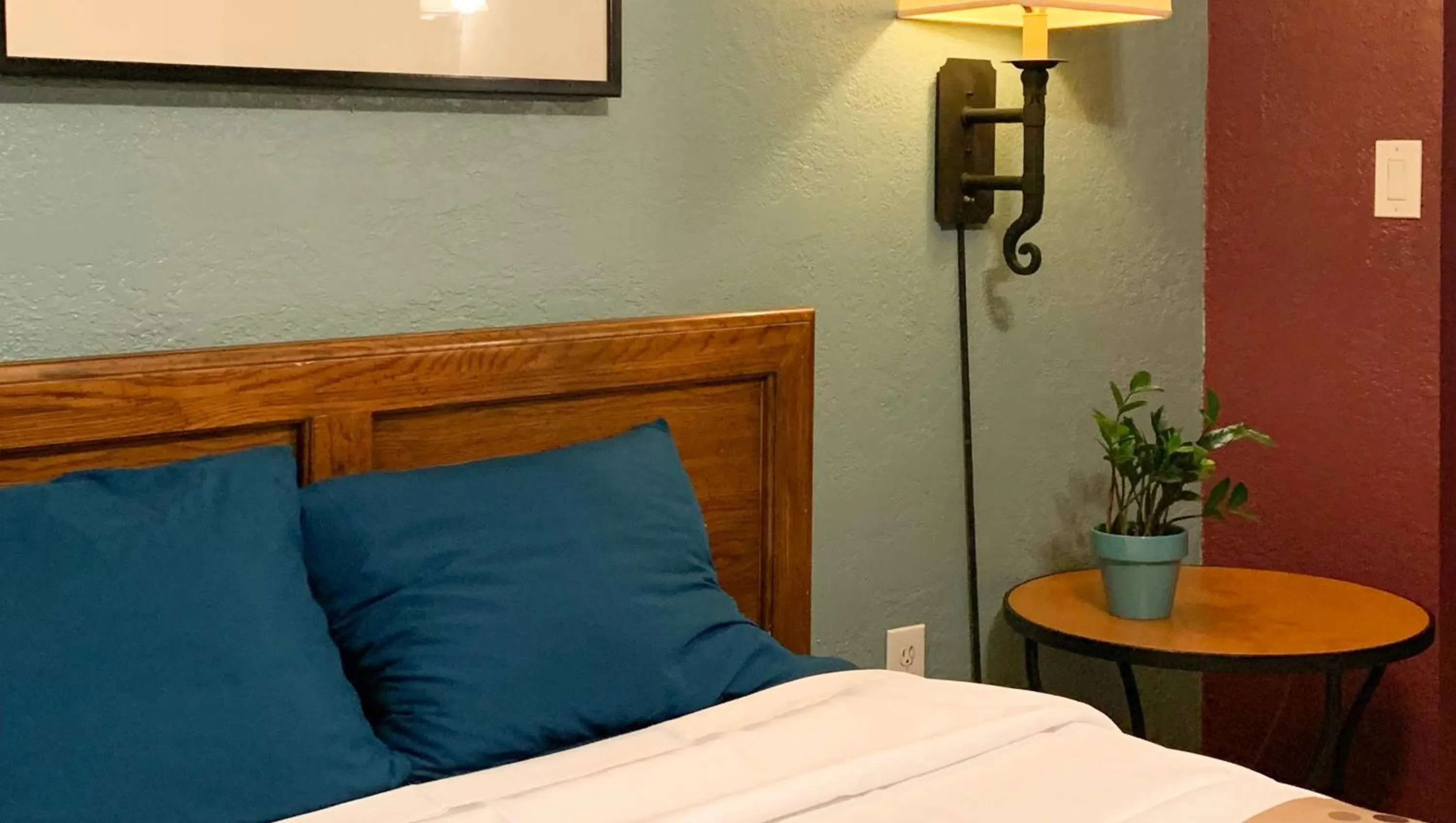 Bedroom, Bed in Copper Mountain Motel