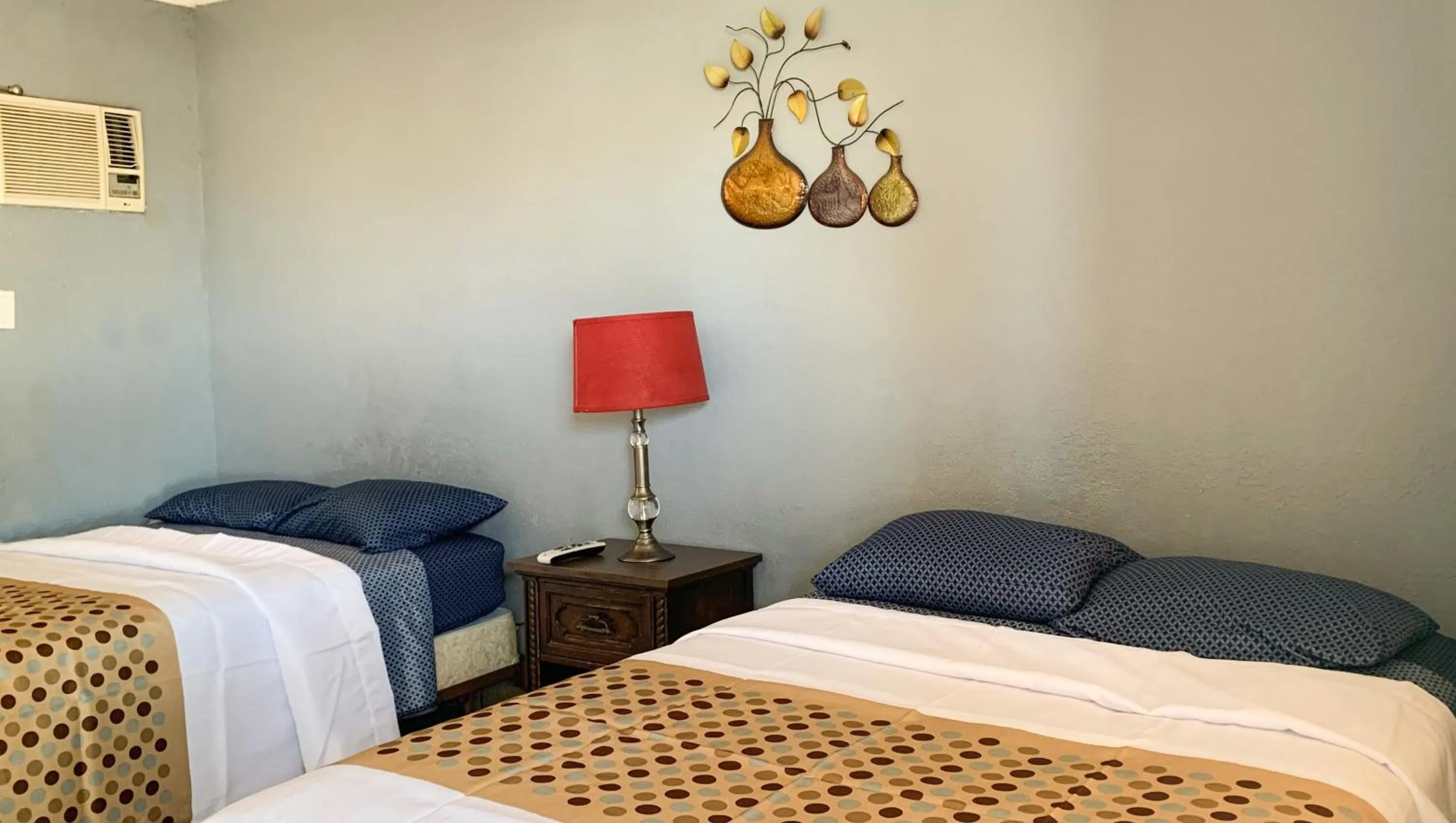 Bedroom, Bed in Copper Mountain Motel