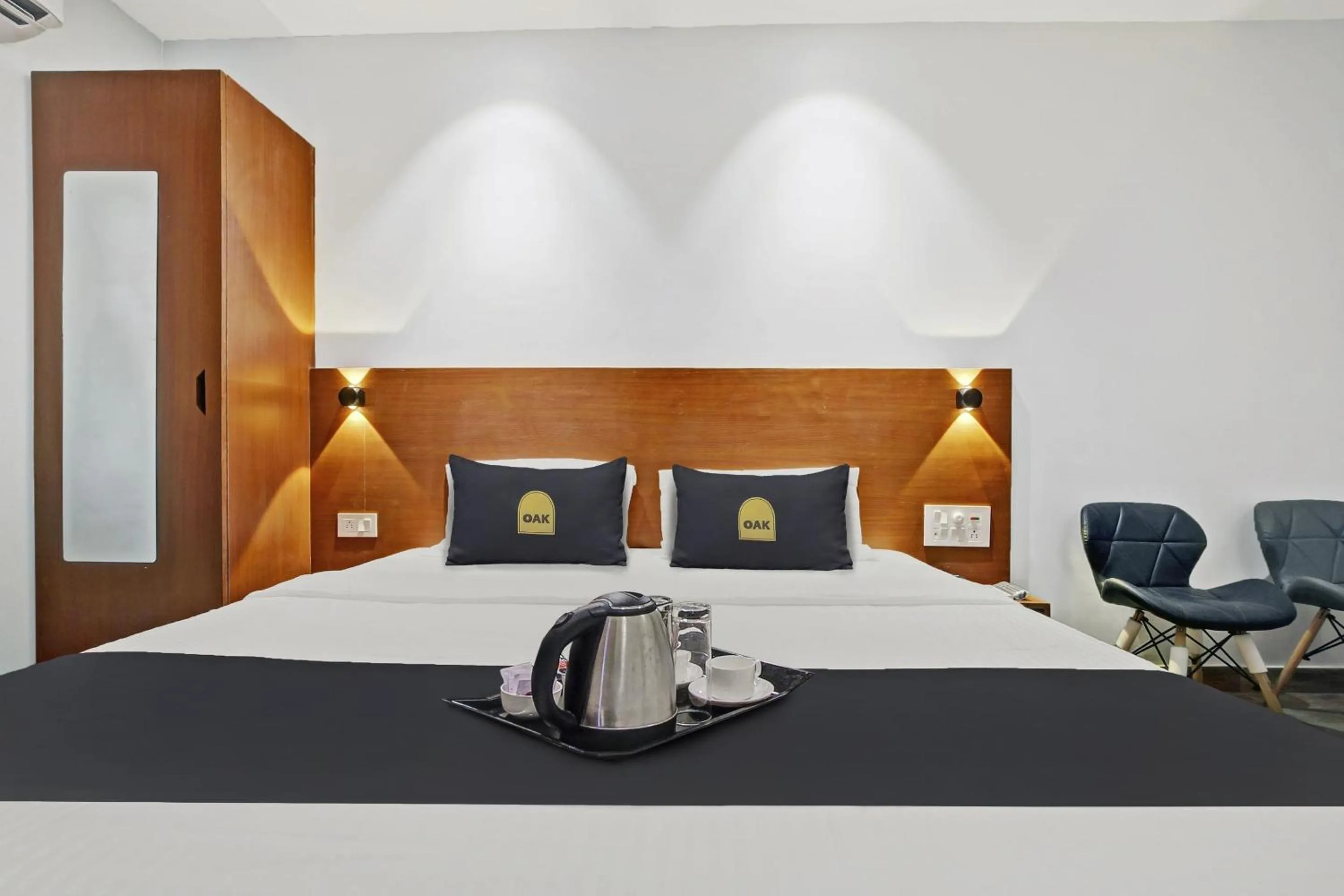 Bedroom in Townhouse OAK Hi-City