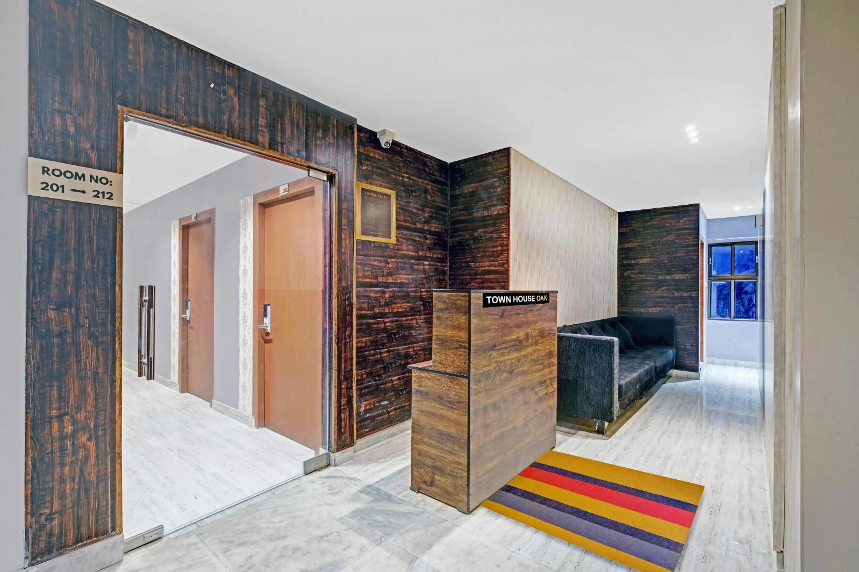 Lobby or reception in Townhouse OAK Hi-City