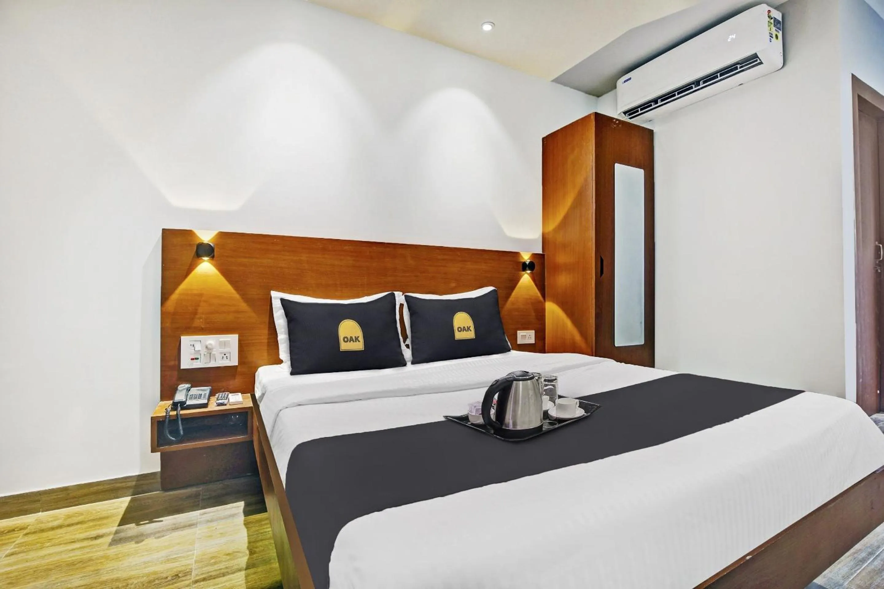 Bedroom in Townhouse OAK Hi-City