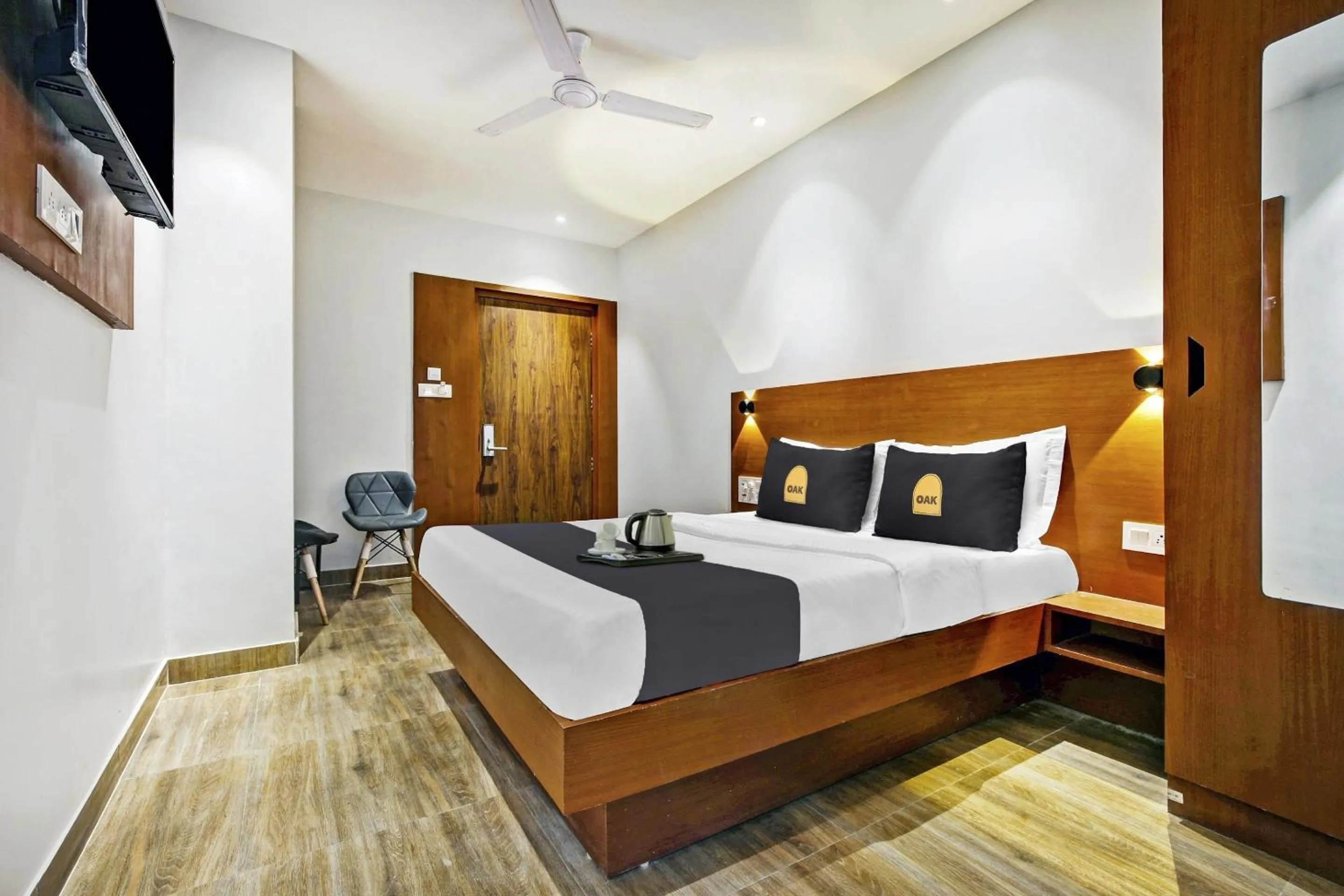 Bedroom in Townhouse OAK Hi-City