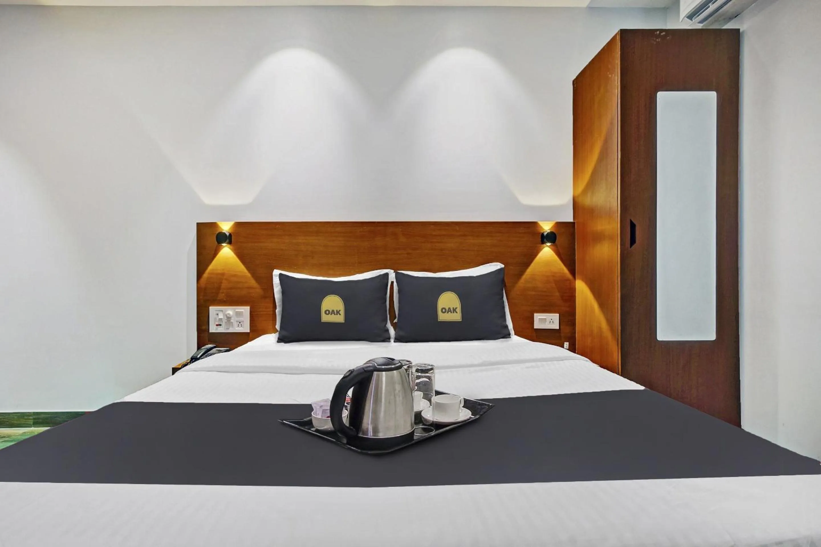 Bedroom in Townhouse OAK Hi-City