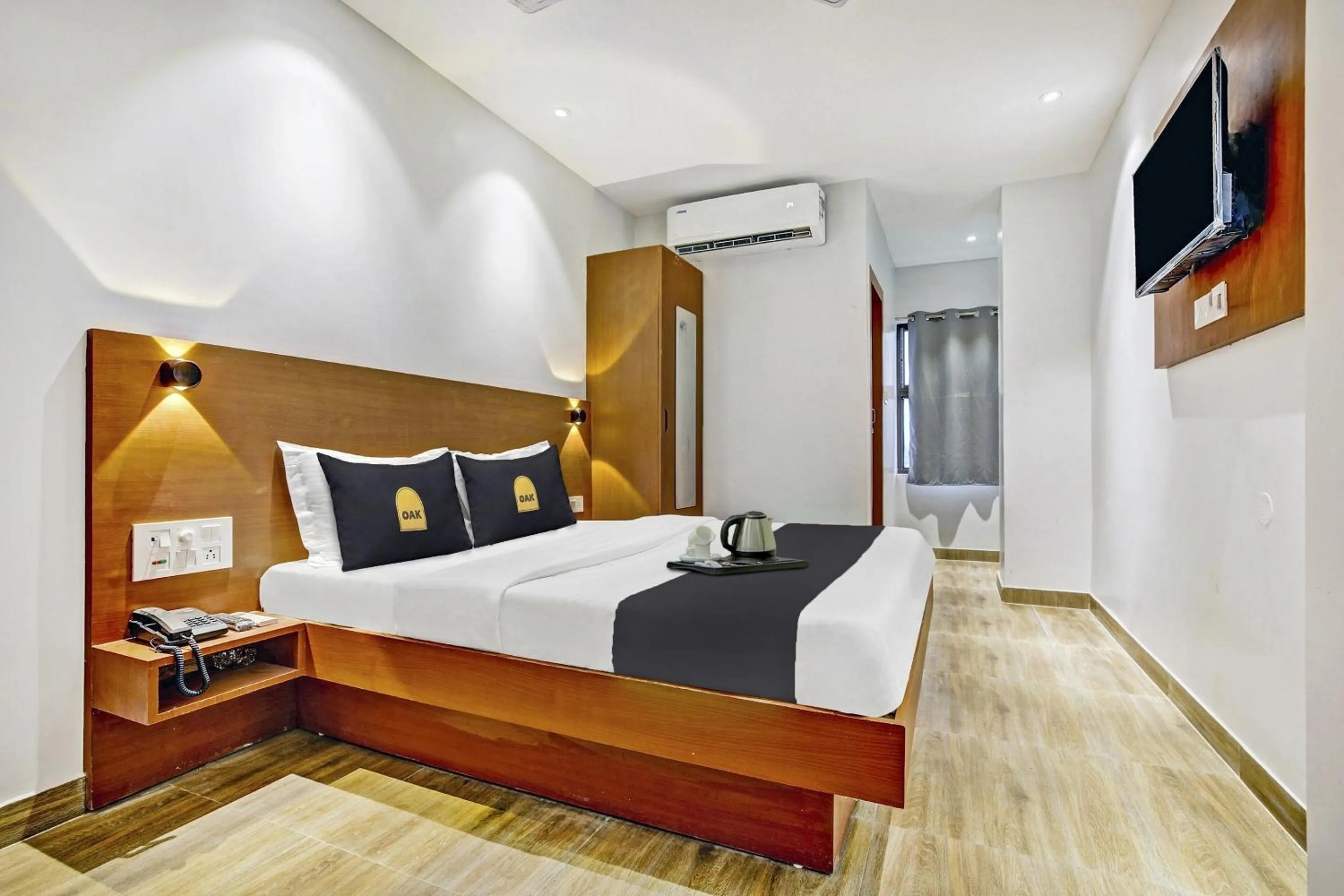 Bedroom in Townhouse OAK Hi-City