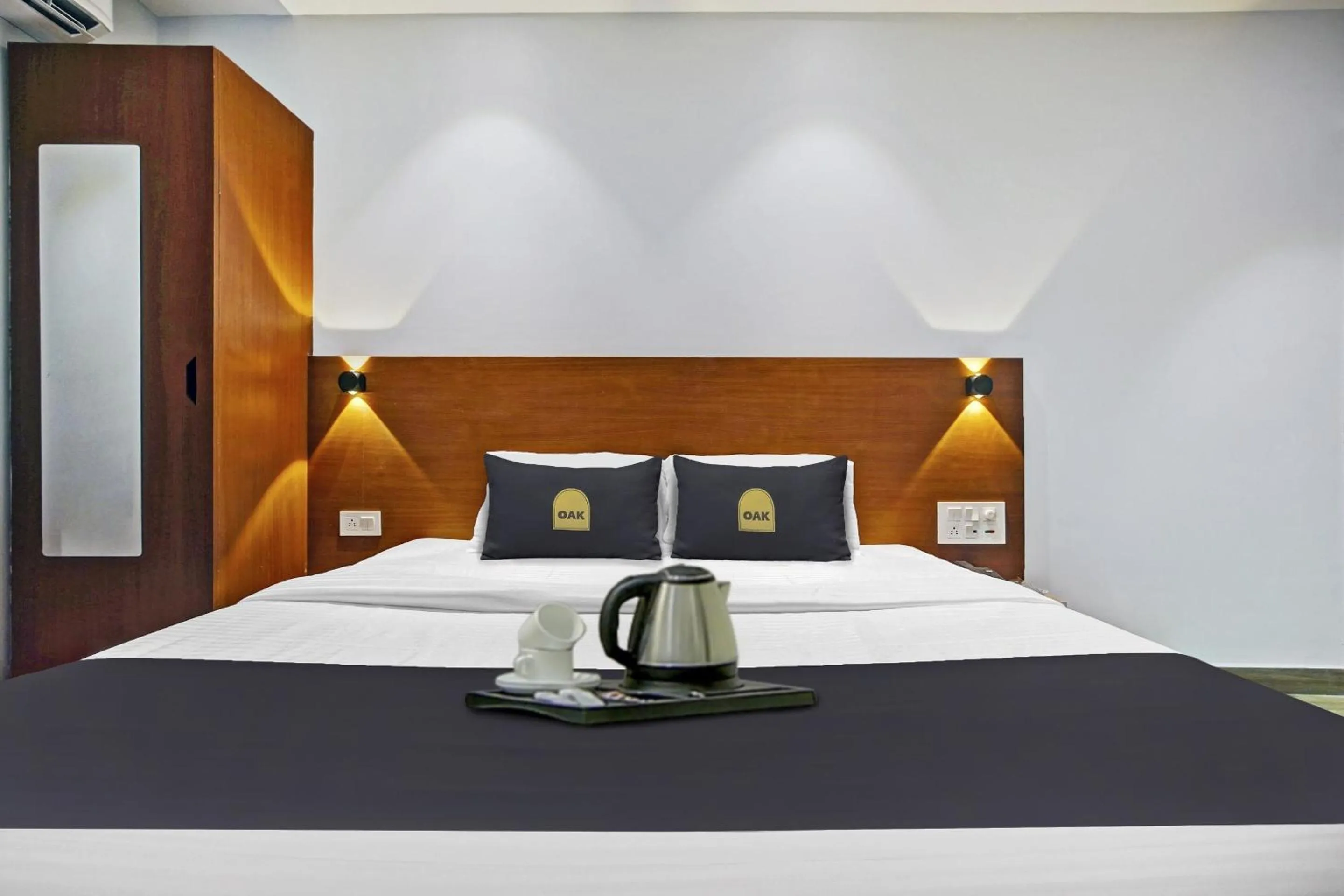 Bedroom, Bed in Townhouse OAK Hi-City