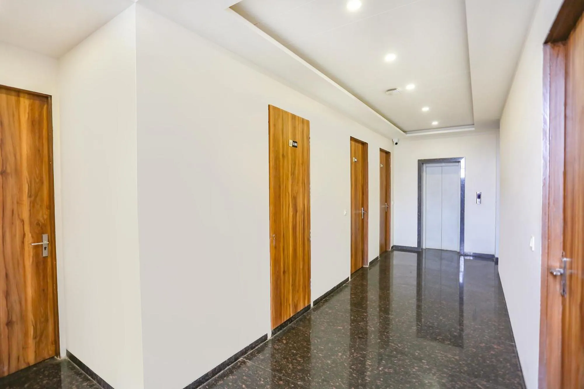 Lobby or reception in FabHotel Shiv Rachna - Mansarovar