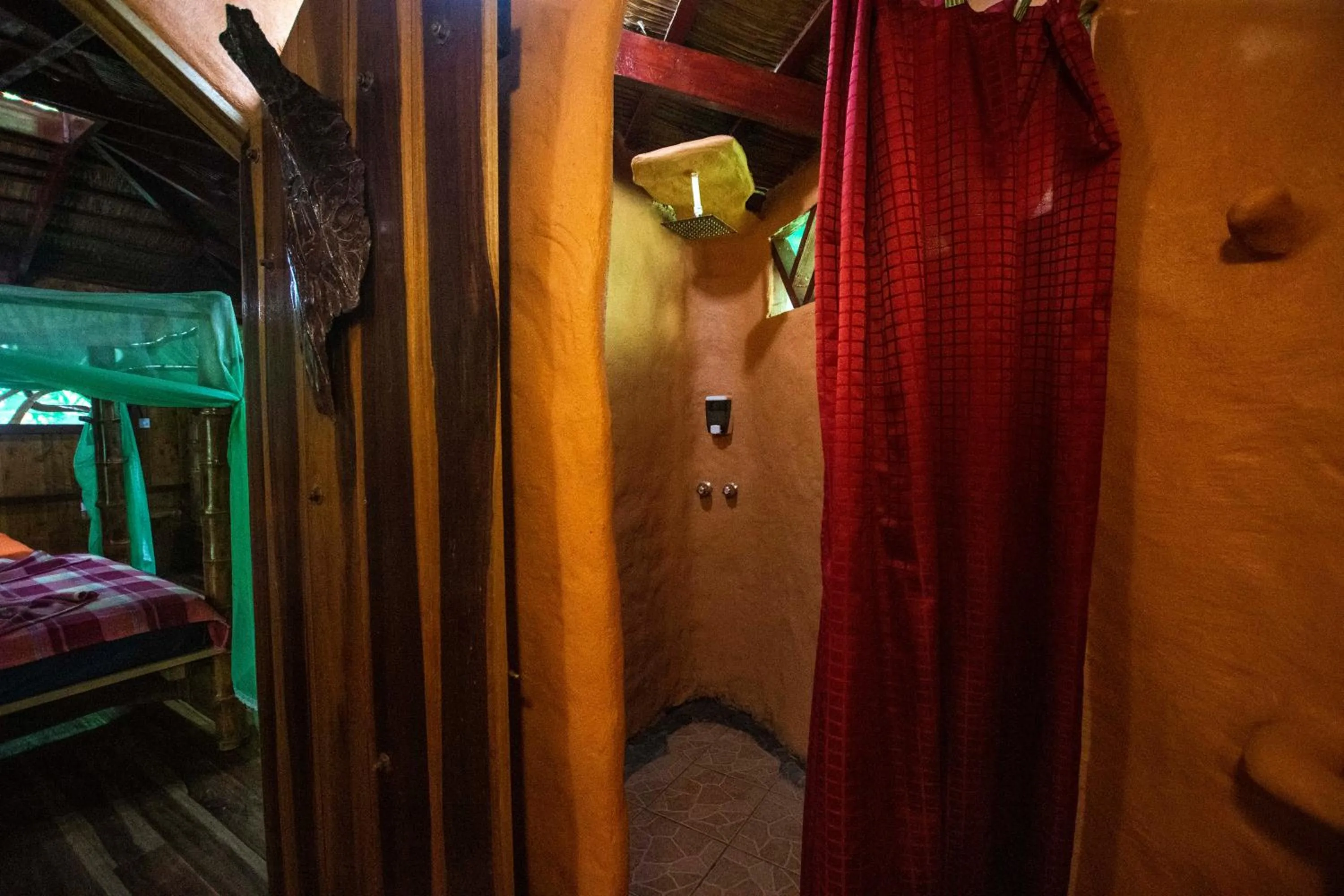 Shower, Bed in Hotel La Costa de Papito