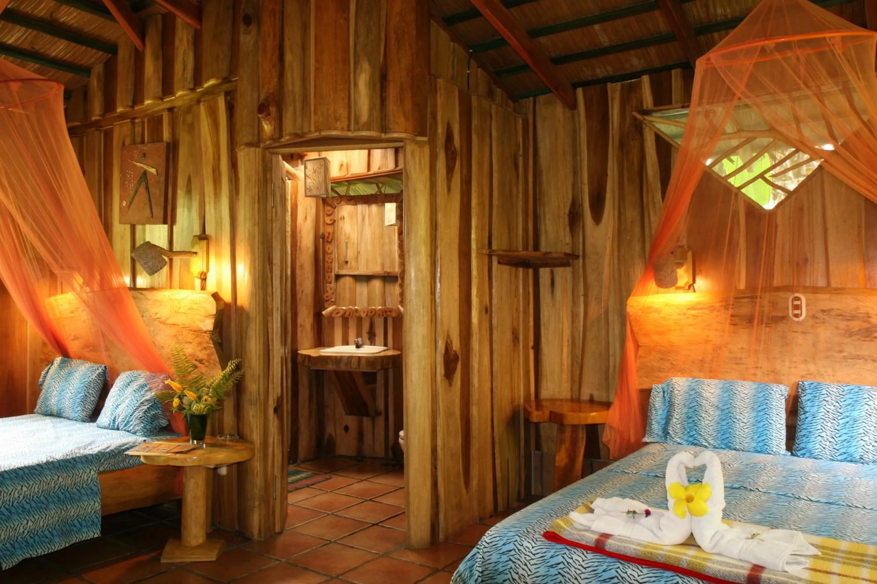 Bathroom, Bed in Hotel La Costa de Papito