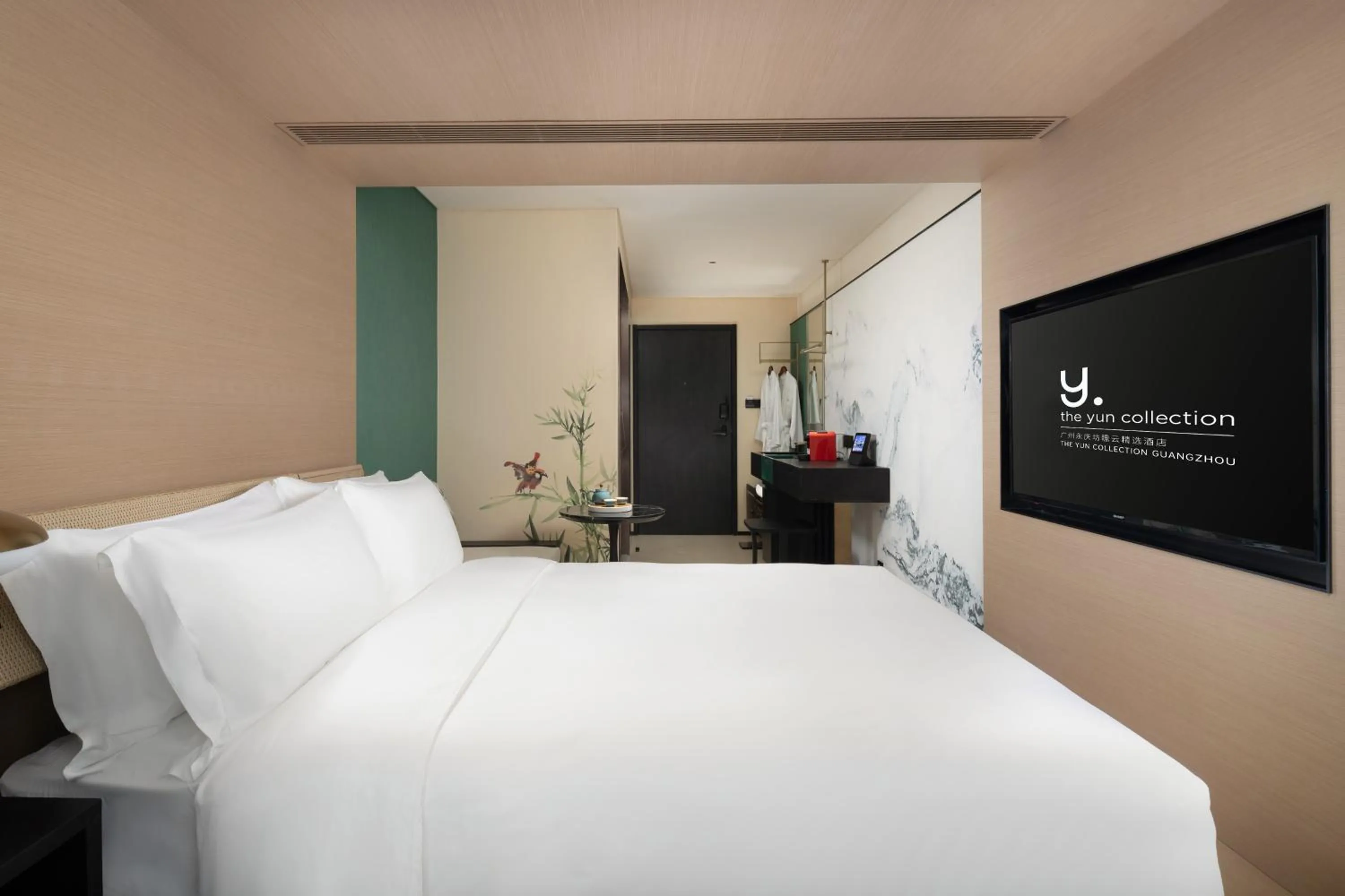 Photo of the whole room, Bed in The Yun Collection Guangzhou Yong Qing Fang