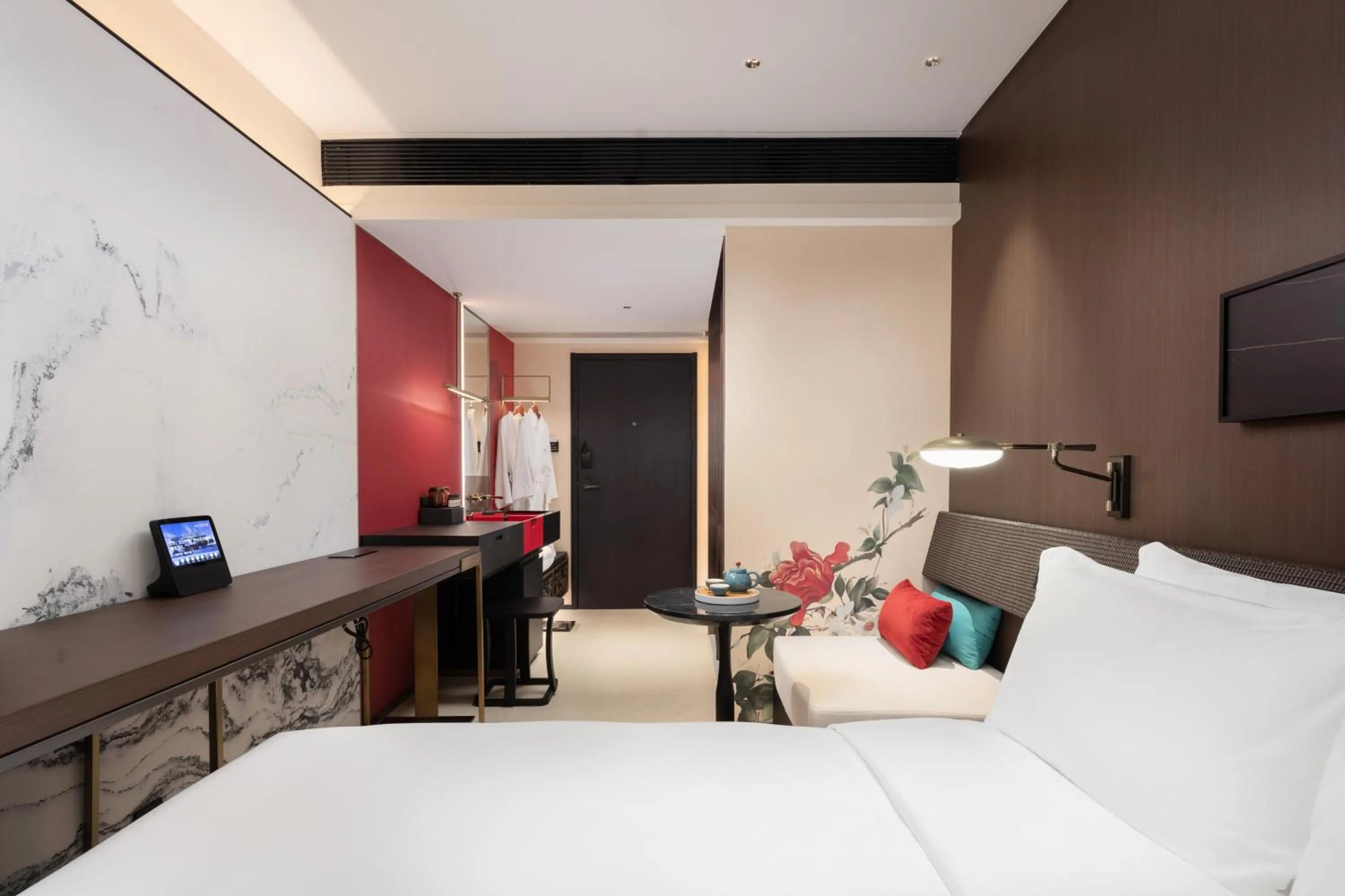 Photo of the whole room, Bed in The Yun Collection Guangzhou Yong Qing Fang