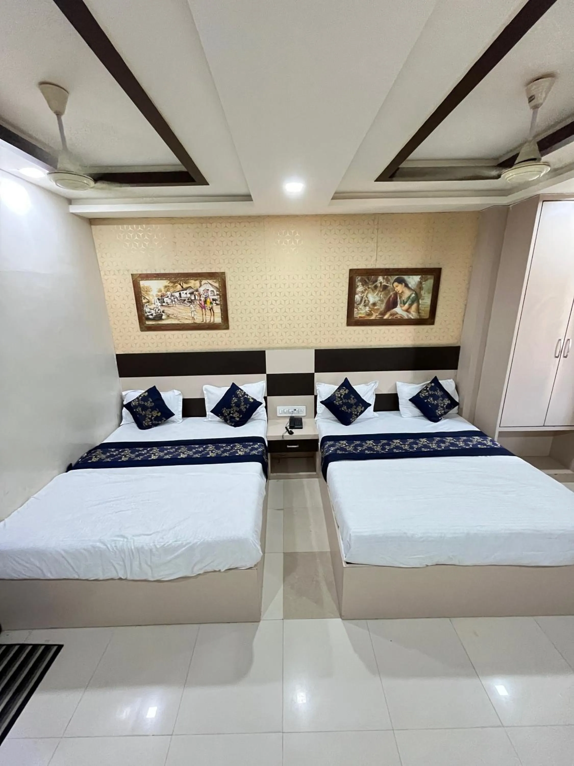 Bed in Hotel Siddhi Vinayak