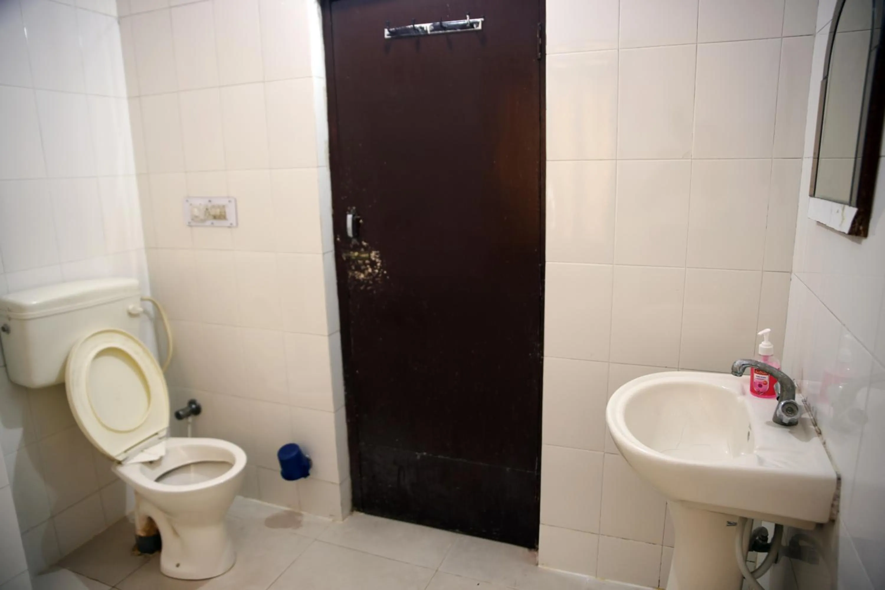 Shower in Hotel Siddhi Vinayak