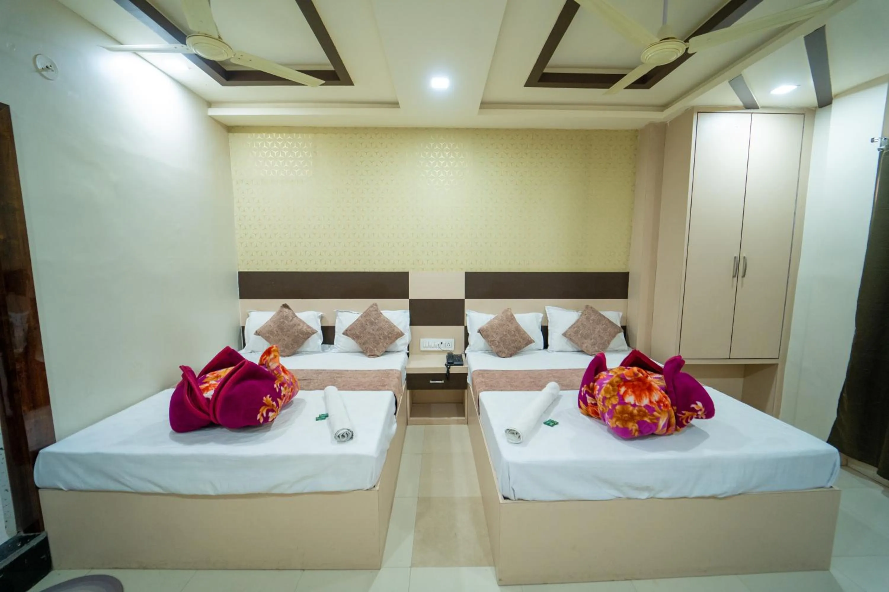 Bed in Hotel Siddhi Vinayak