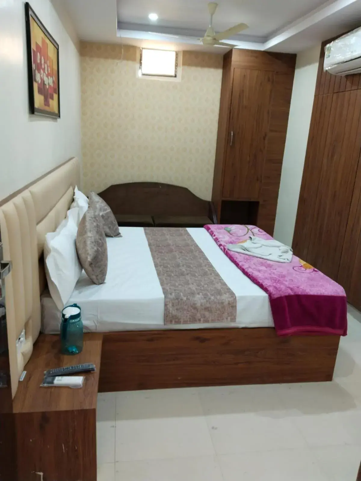 Superior Queen Room in Hotel Siddhi Vinayak Superior Queen Room in Hotel Siddhi Vinayak