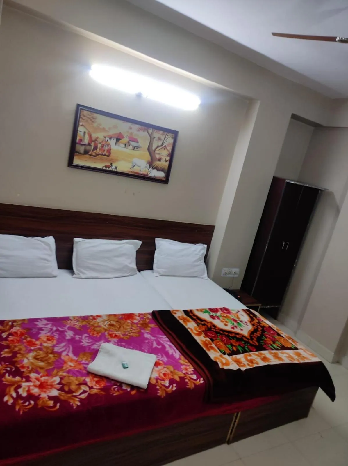 Bed in Hotel Siddhi Vinayak