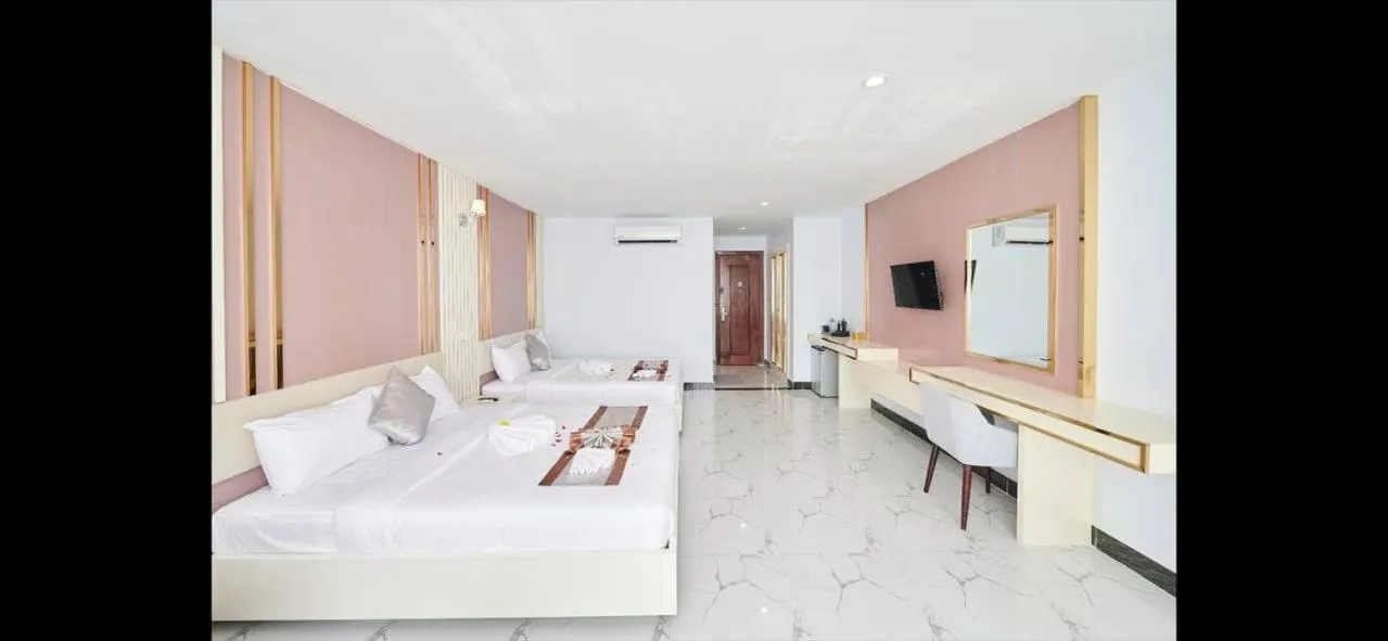 Bed in Kampot Sunny Hotel