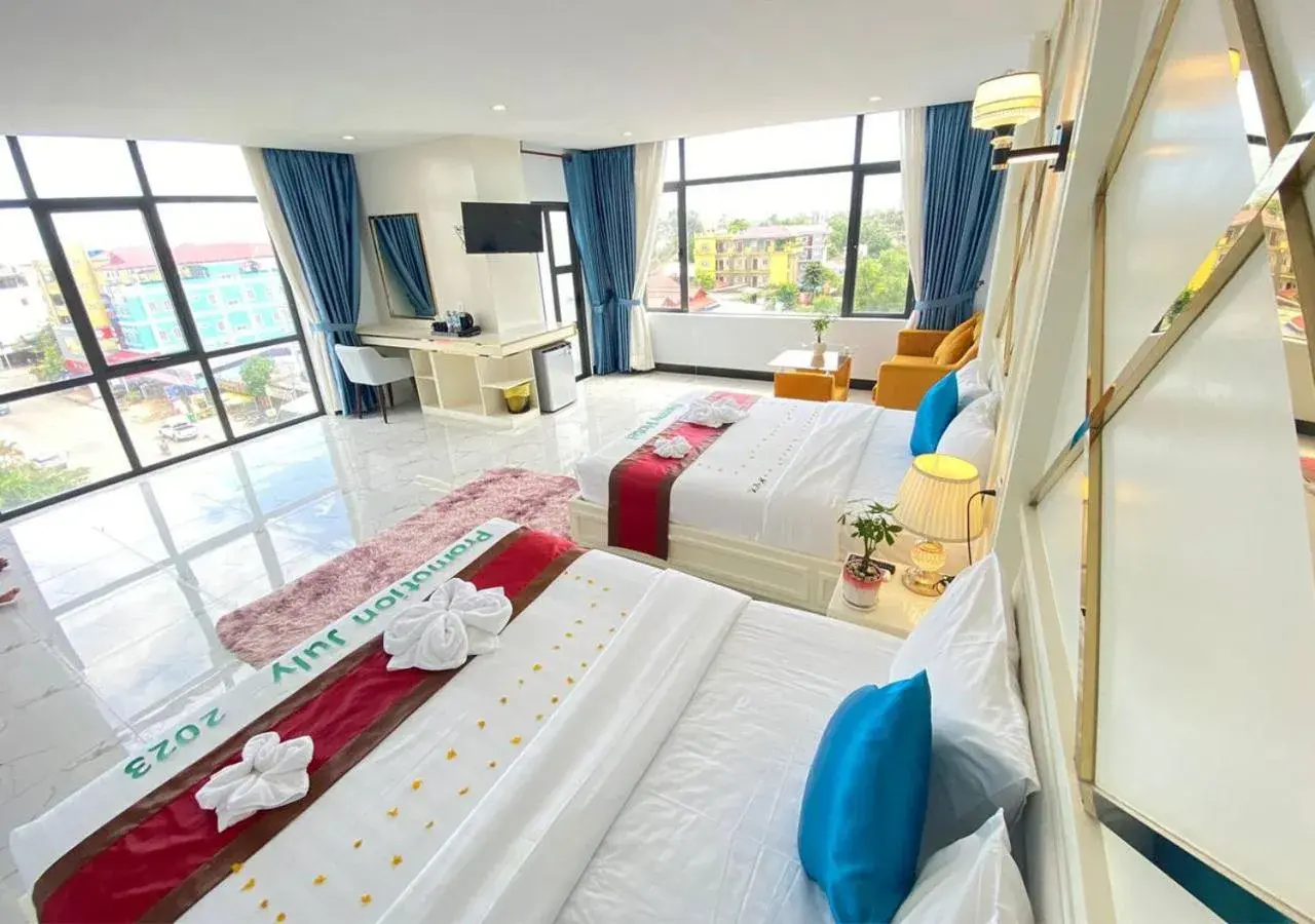 Deluxe Queen Suite with Balcony in Kampot Sunny Hotel Deluxe Queen Suite with Balcony in Kampot Sunny Hotel