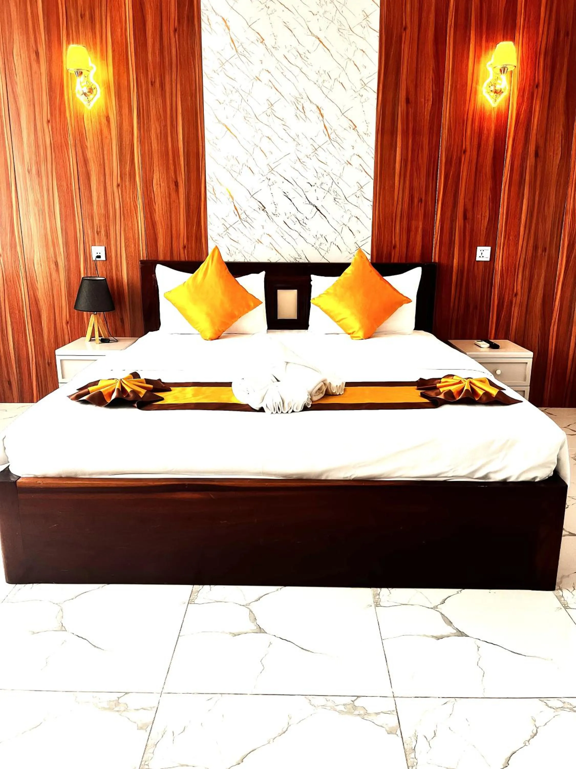 Guests, Bed in Kampot Sunny Hotel