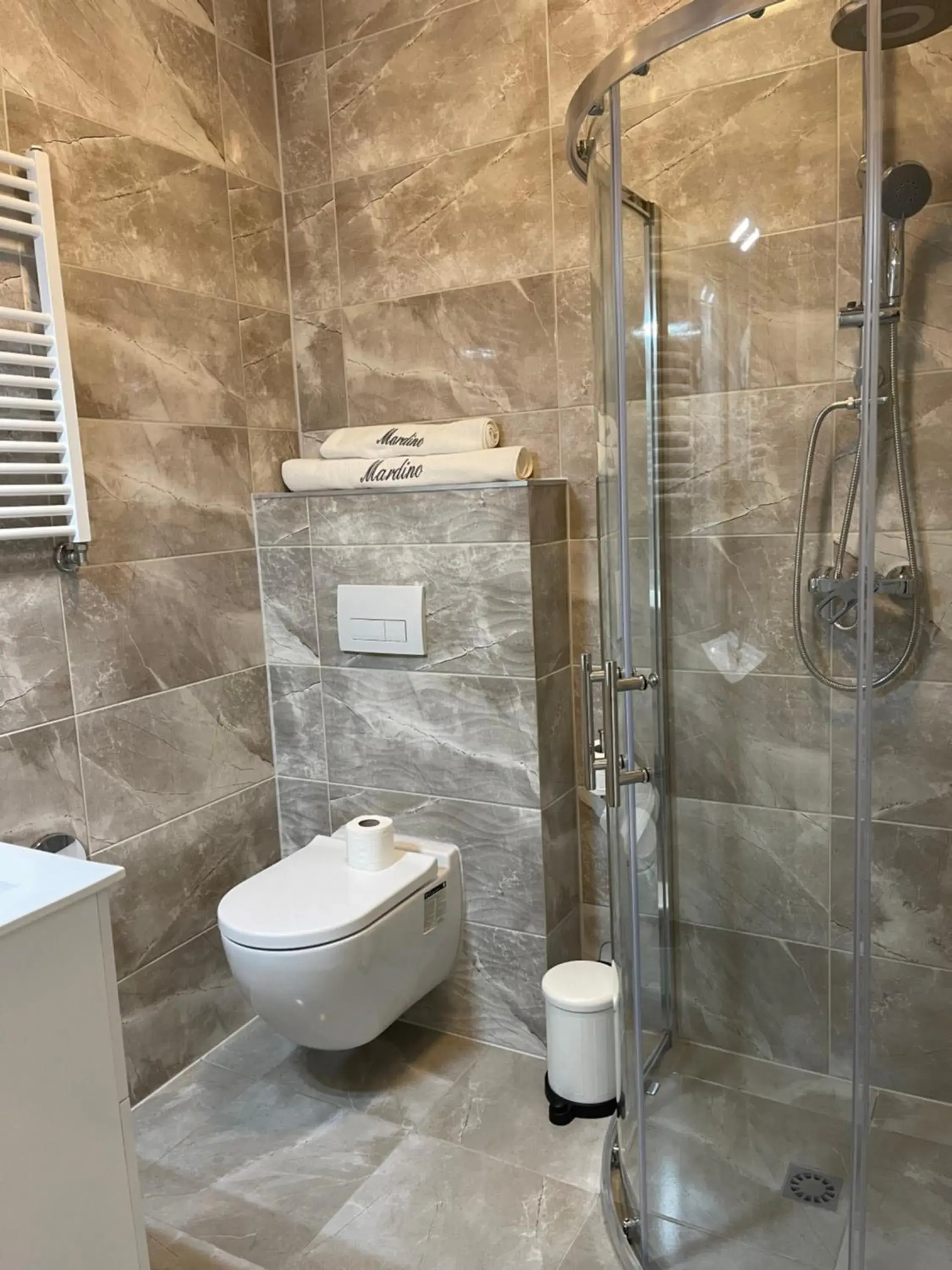 Double or Twin Room with Shower - single occupancy in Hannover Zimmervermietung Mardino Double or Twin Room with Shower - single occupancy in Hannover Zimmervermietung Mardino