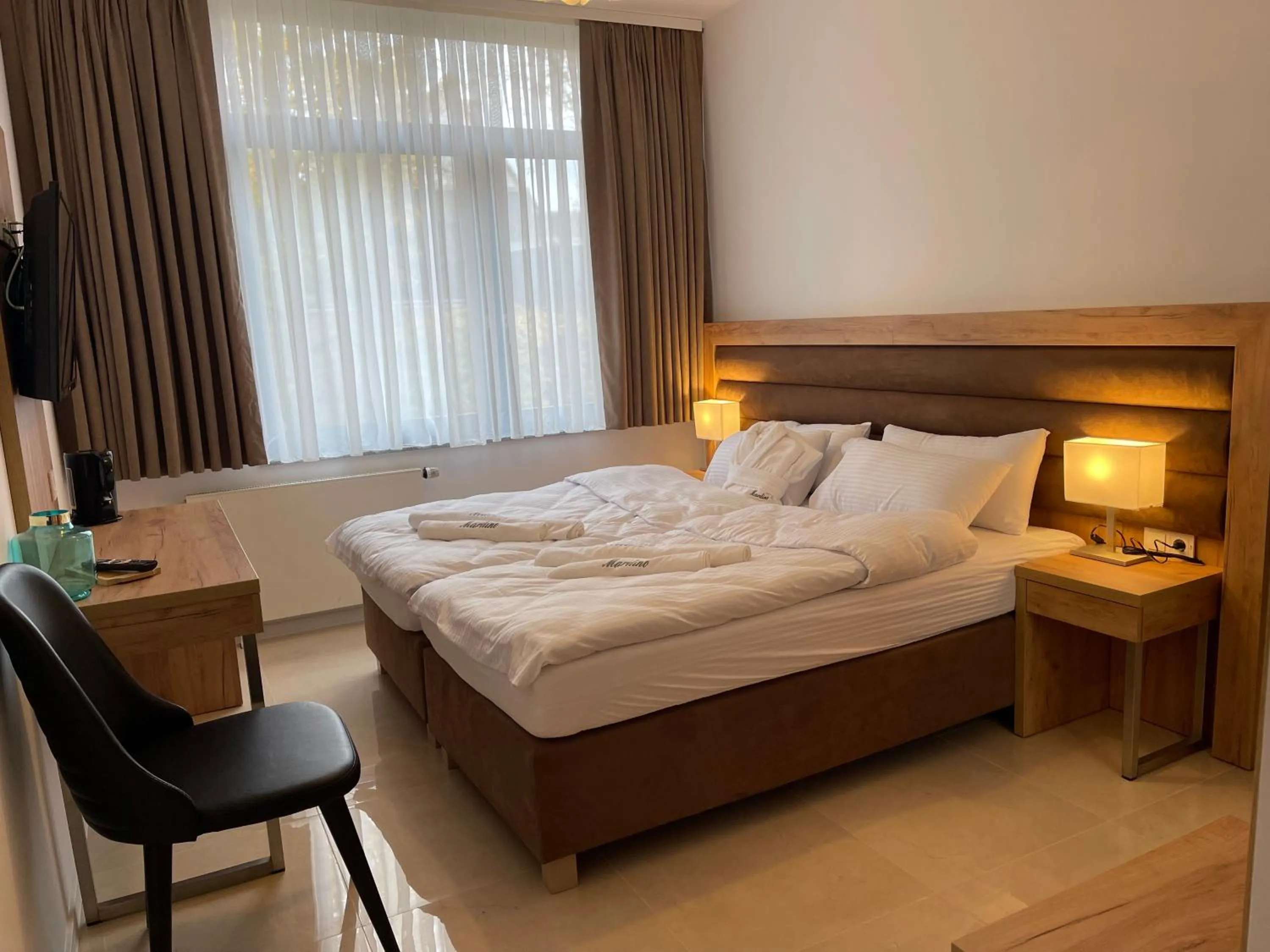 Photo of the whole room, Bed in Hannover Zimmervermietung Mardino