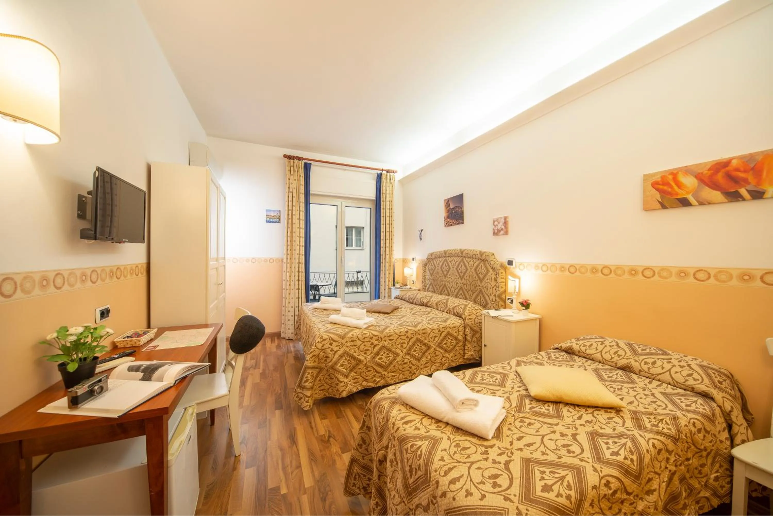 Photo of the whole room in Gregorio's Rooms