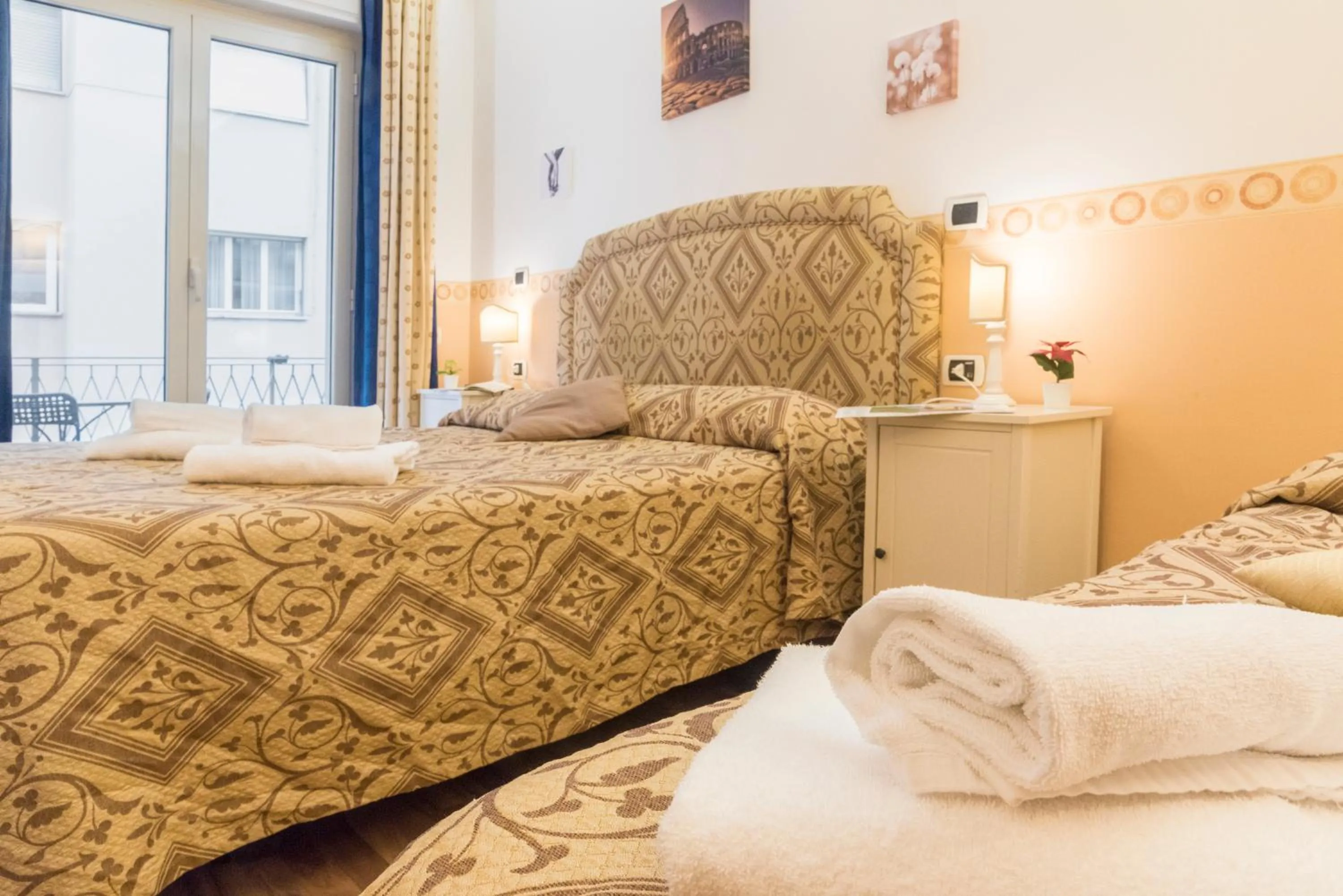 Photo of the whole room in Gregorio's Rooms