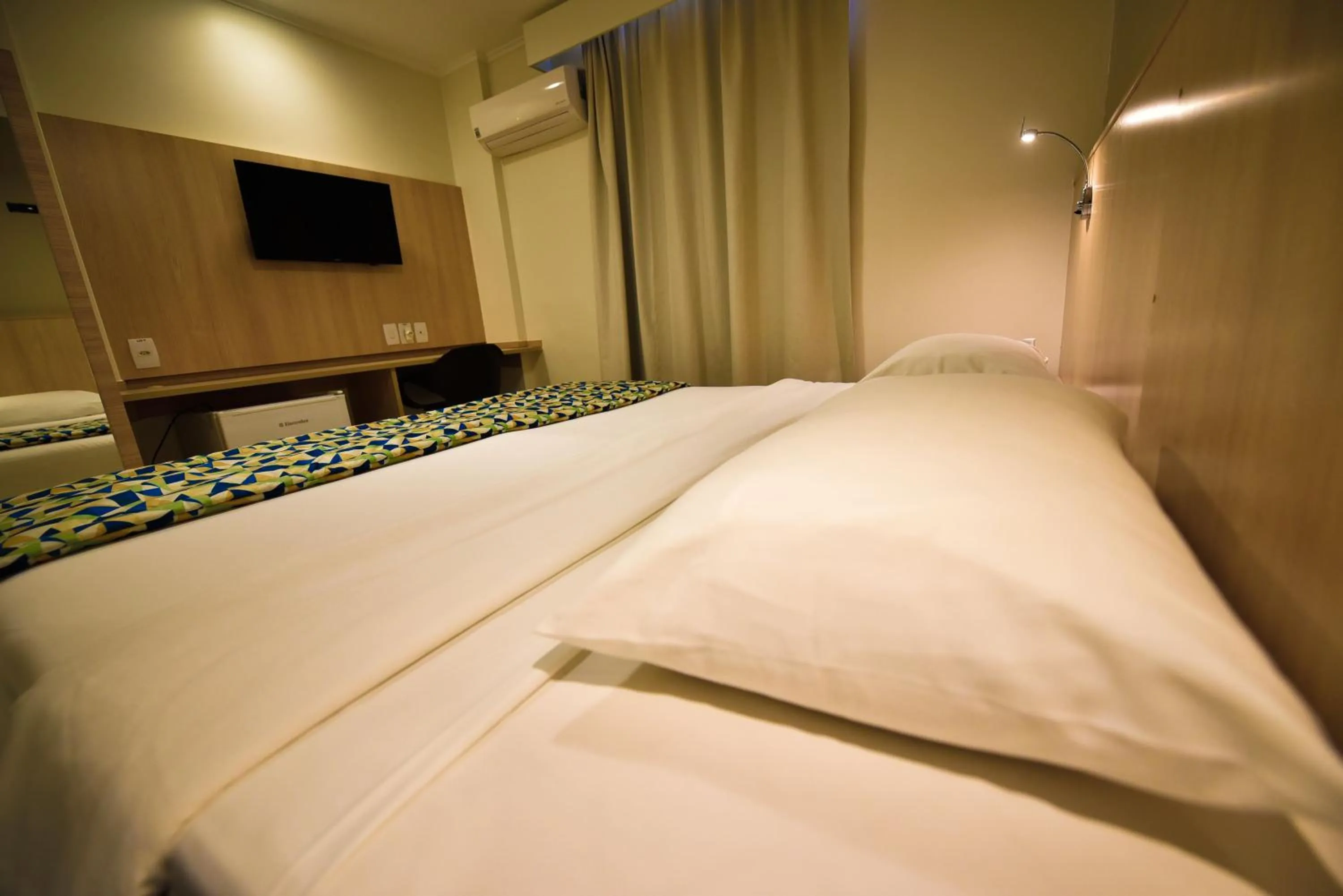 Bedroom, Bed in Hotel Rainha dos Apóstolos