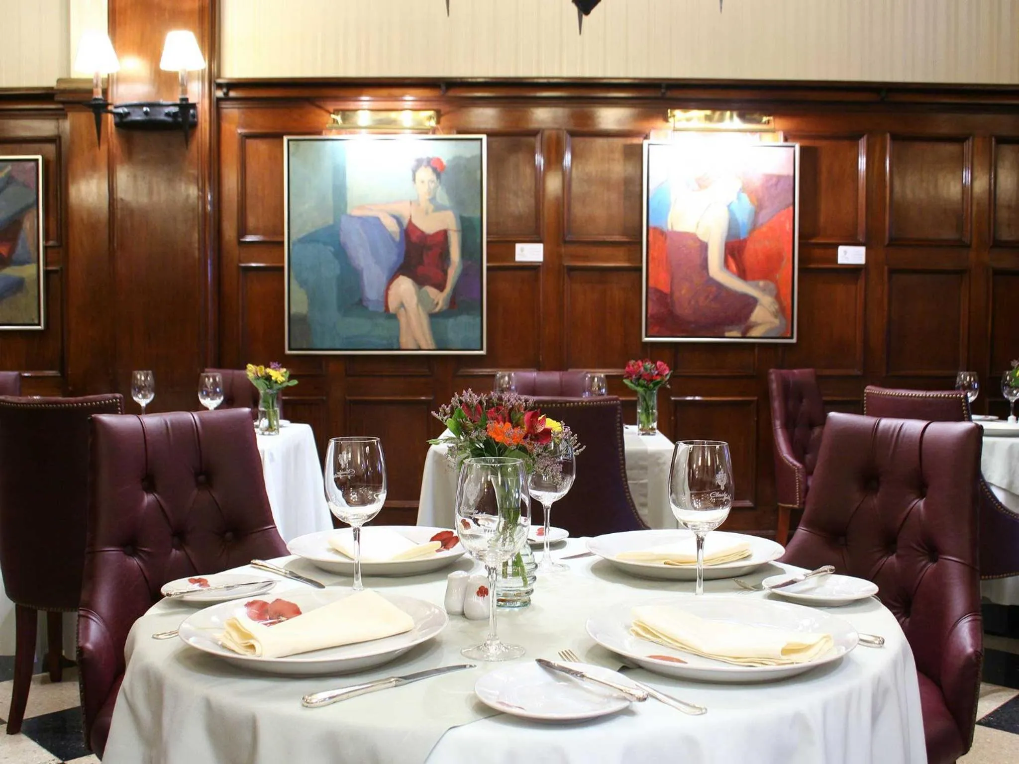 Restaurant/places to eat in Claridge Hotel