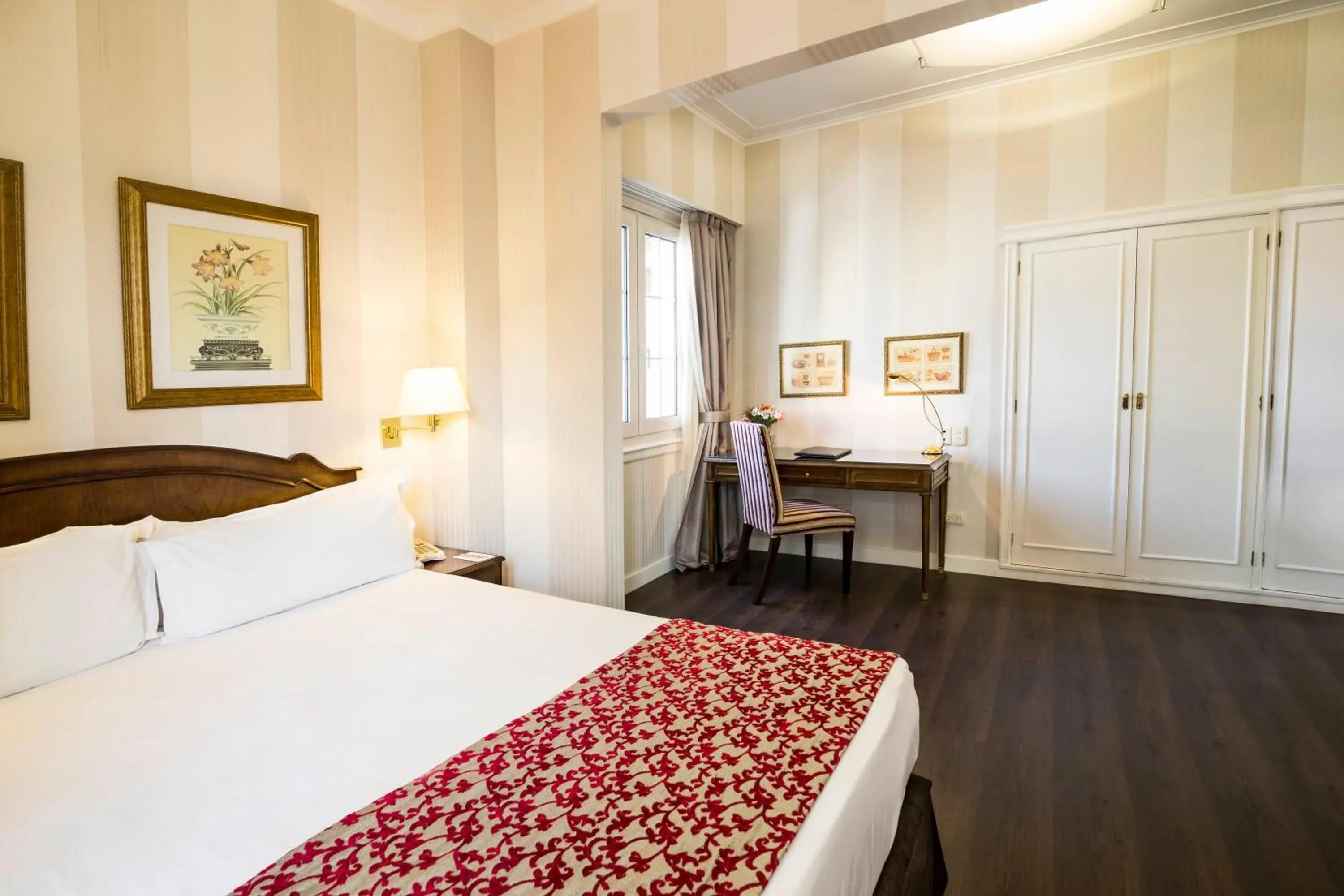 Bedroom, Bed in Claridge Hotel Bedroom, Bed in Claridge Hotel