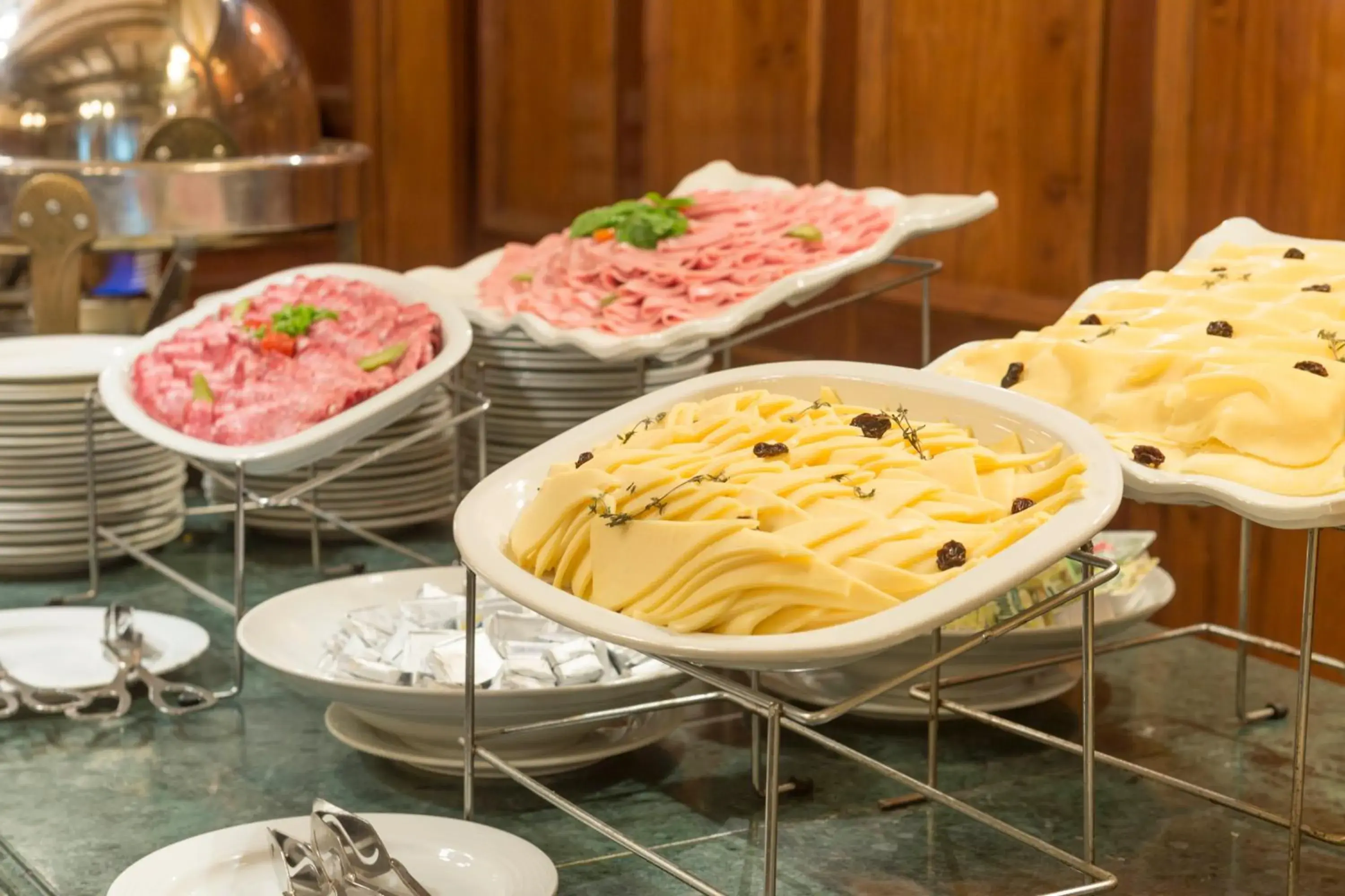 Restaurant/places to eat in Claridge Hotel Restaurant/places to eat in Claridge Hotel