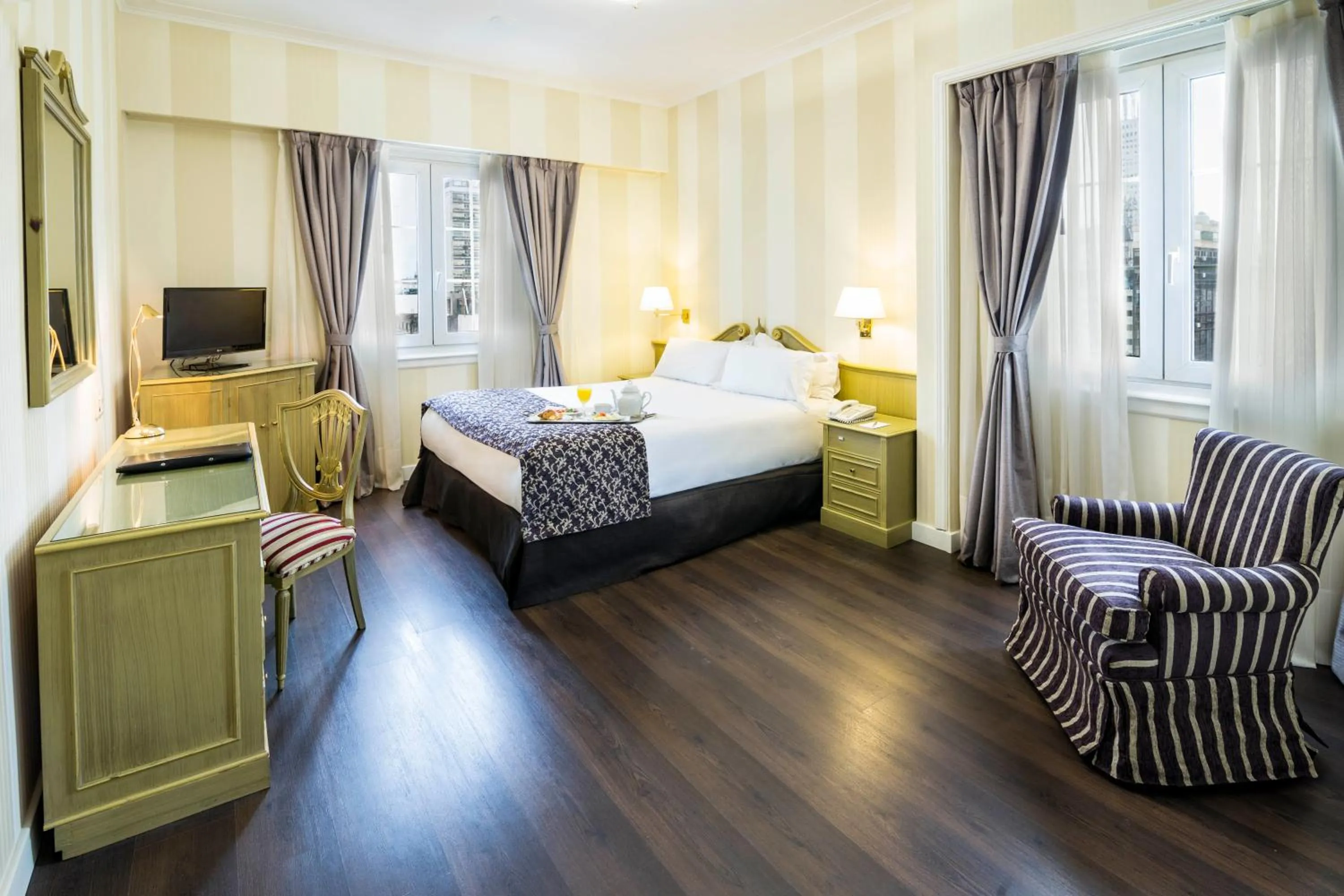 TV and multimedia, Bed in Claridge Hotel