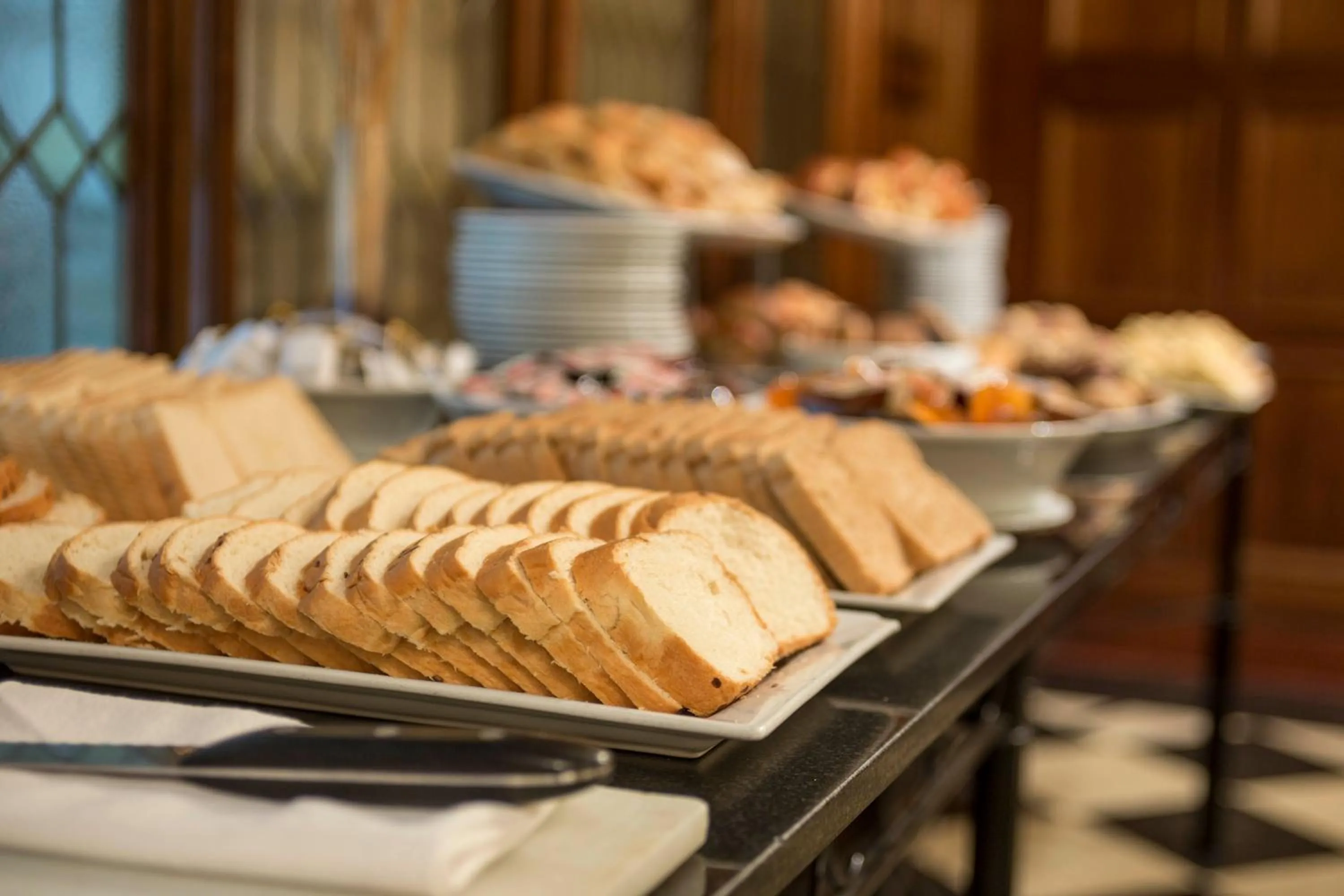 Restaurant/places to eat in Claridge Hotel