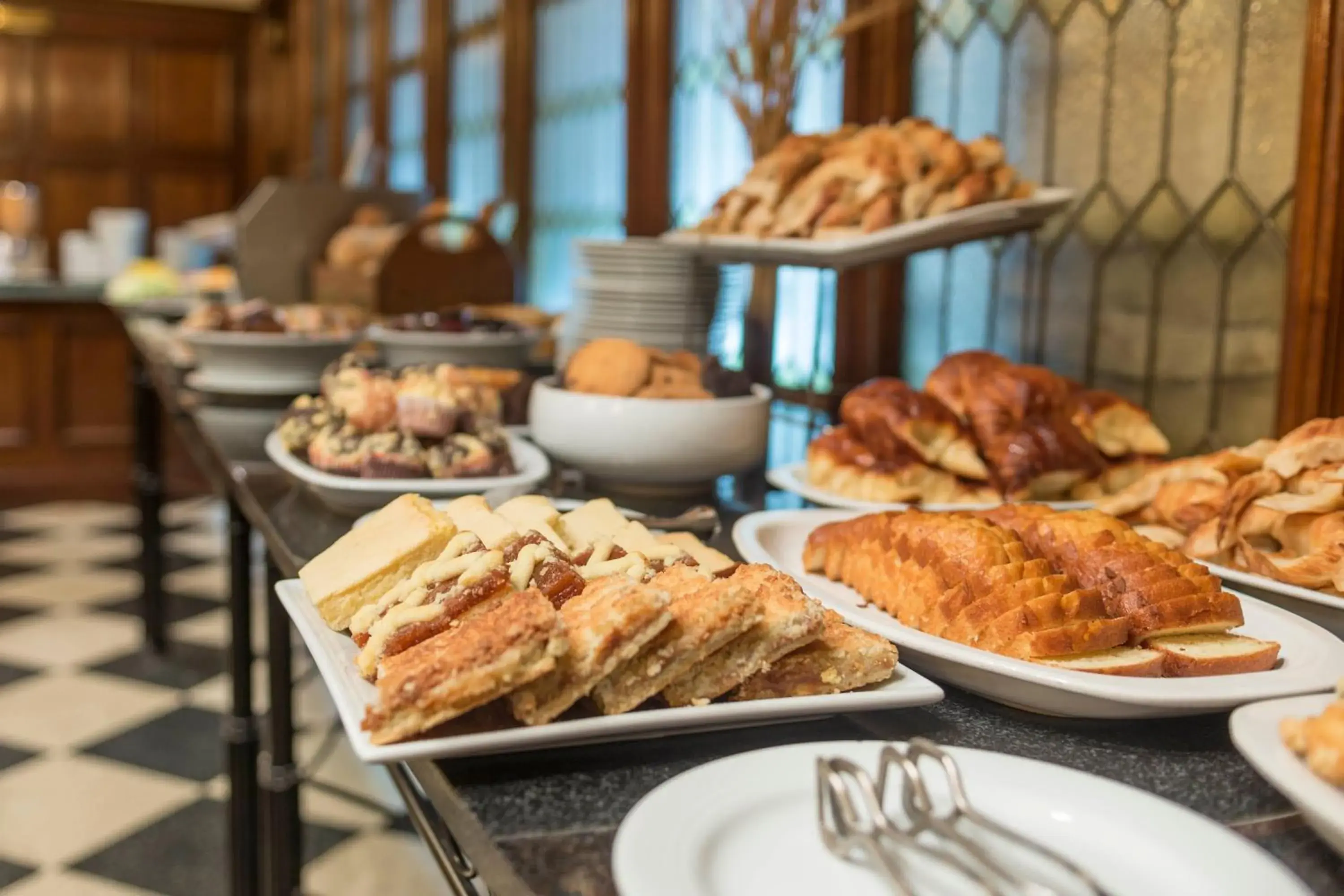 Restaurant/places to eat in Claridge Hotel Restaurant/places to eat in Claridge Hotel