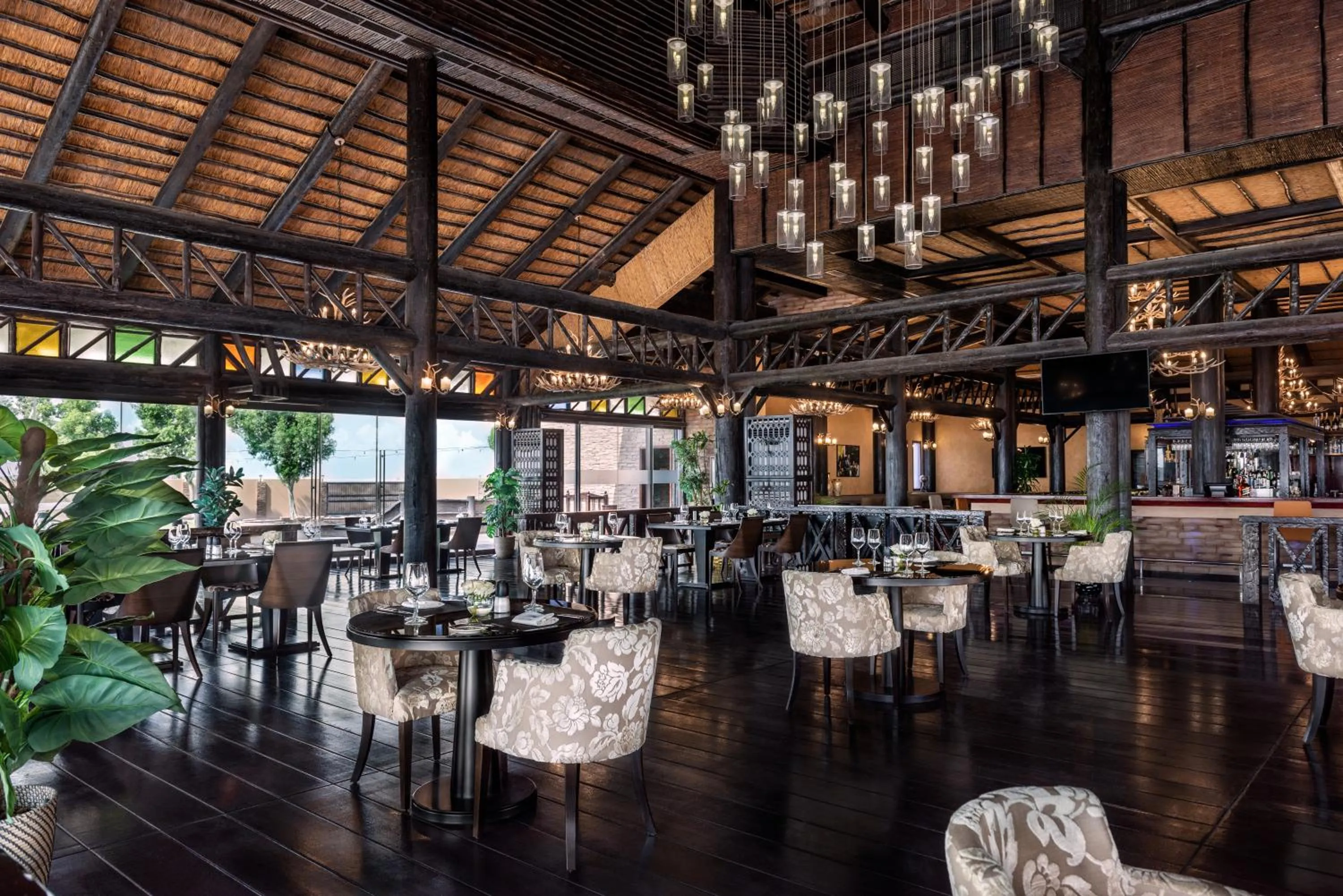 Restaurant/places to eat in Al Maya Island & Resort