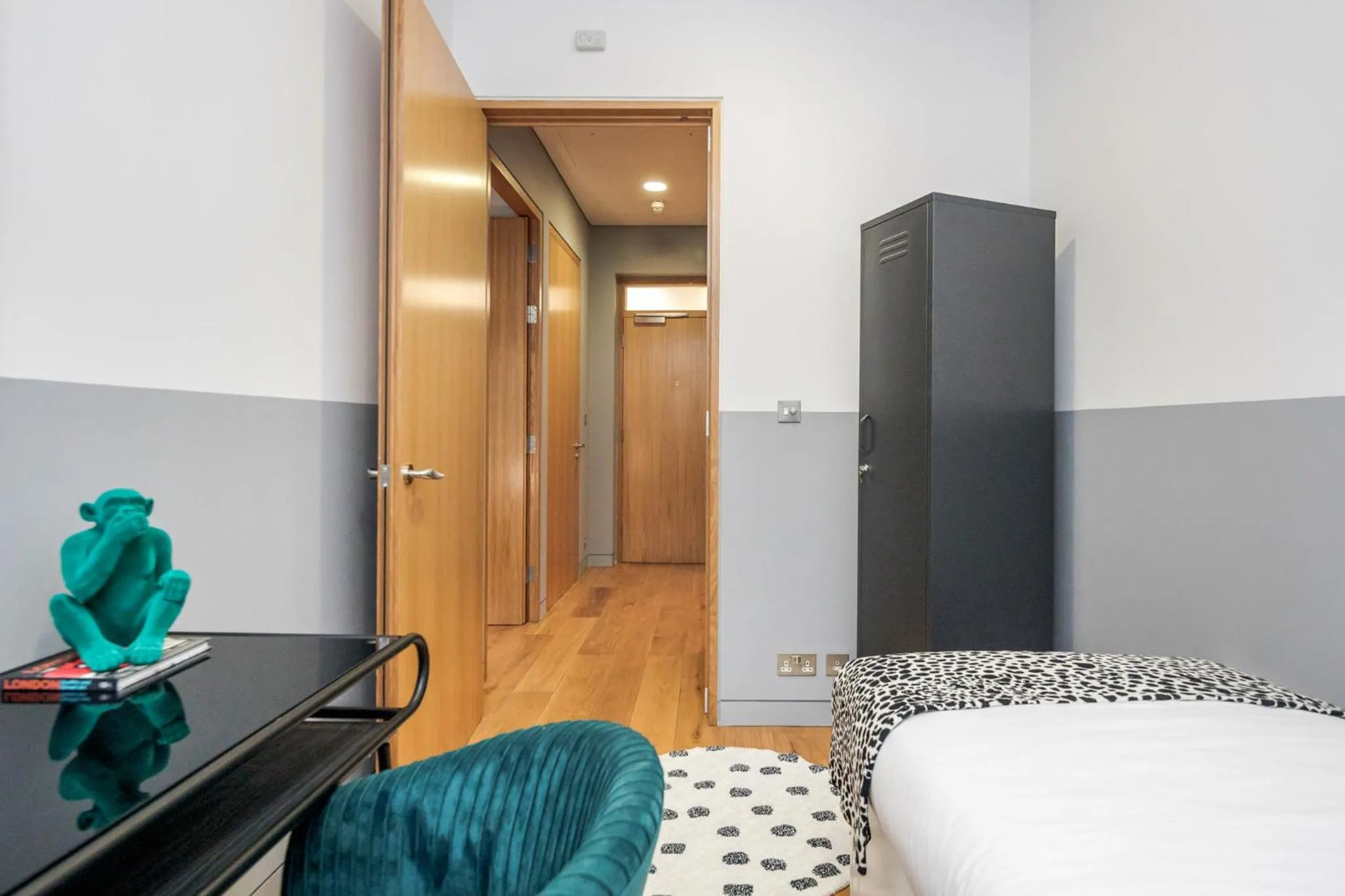 Seating area, Bed in Stay Kula London - Holborn